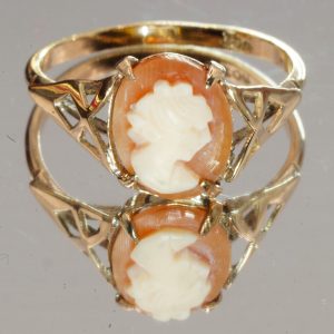 9ct Yellow Gold Classic Cameo Ring UK Size M Pre Owned