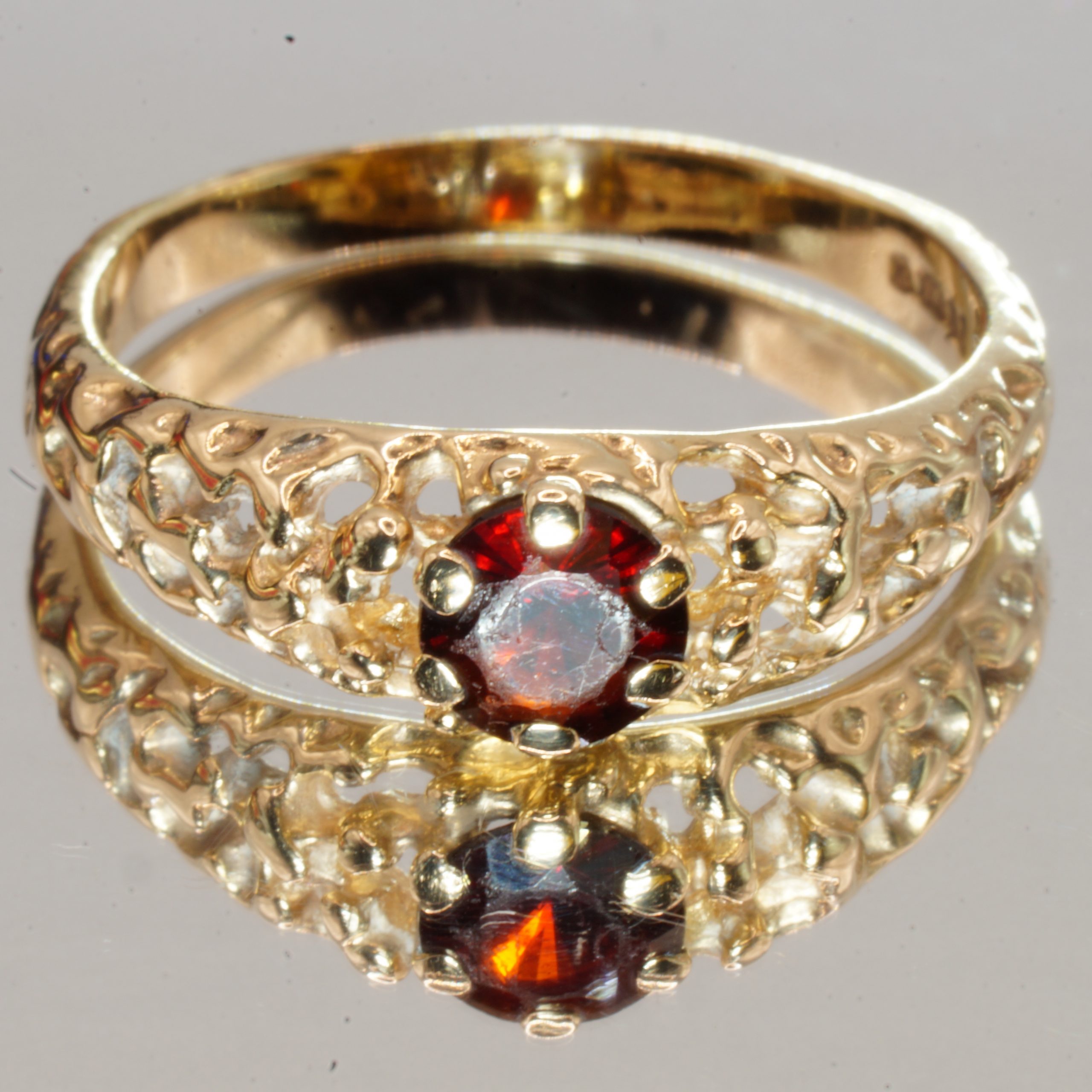 9ct Gold Garnet Vintage Stacking Ring UK Size Q1/2 Pre Owned