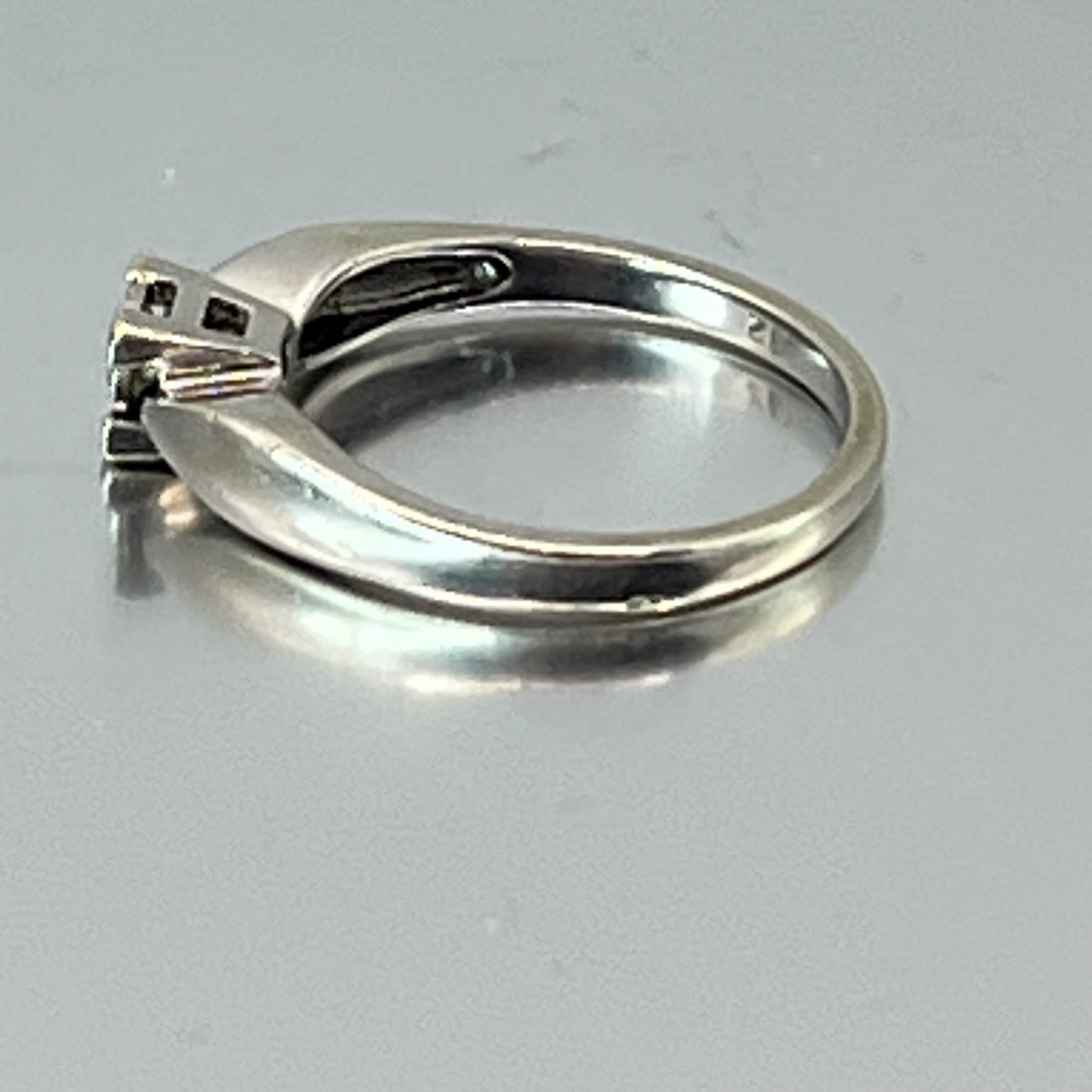 9ct White Gold & Diamond Solitaire Ring UK Size L1/2 Pre Owned - Image 3
