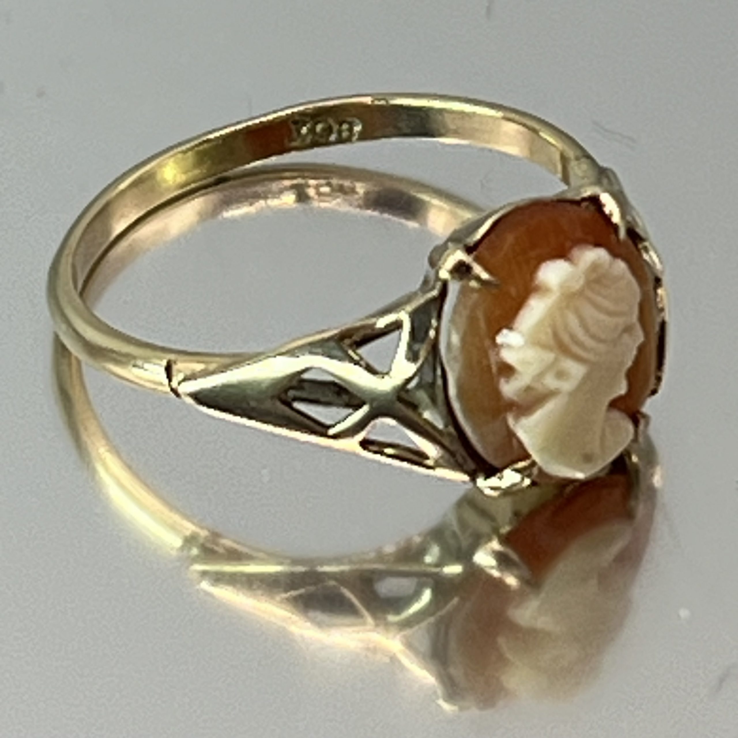 Gold 9ct Yellow Gold Classic Cameo Ring UK Size M Pre Owned - Image 2
