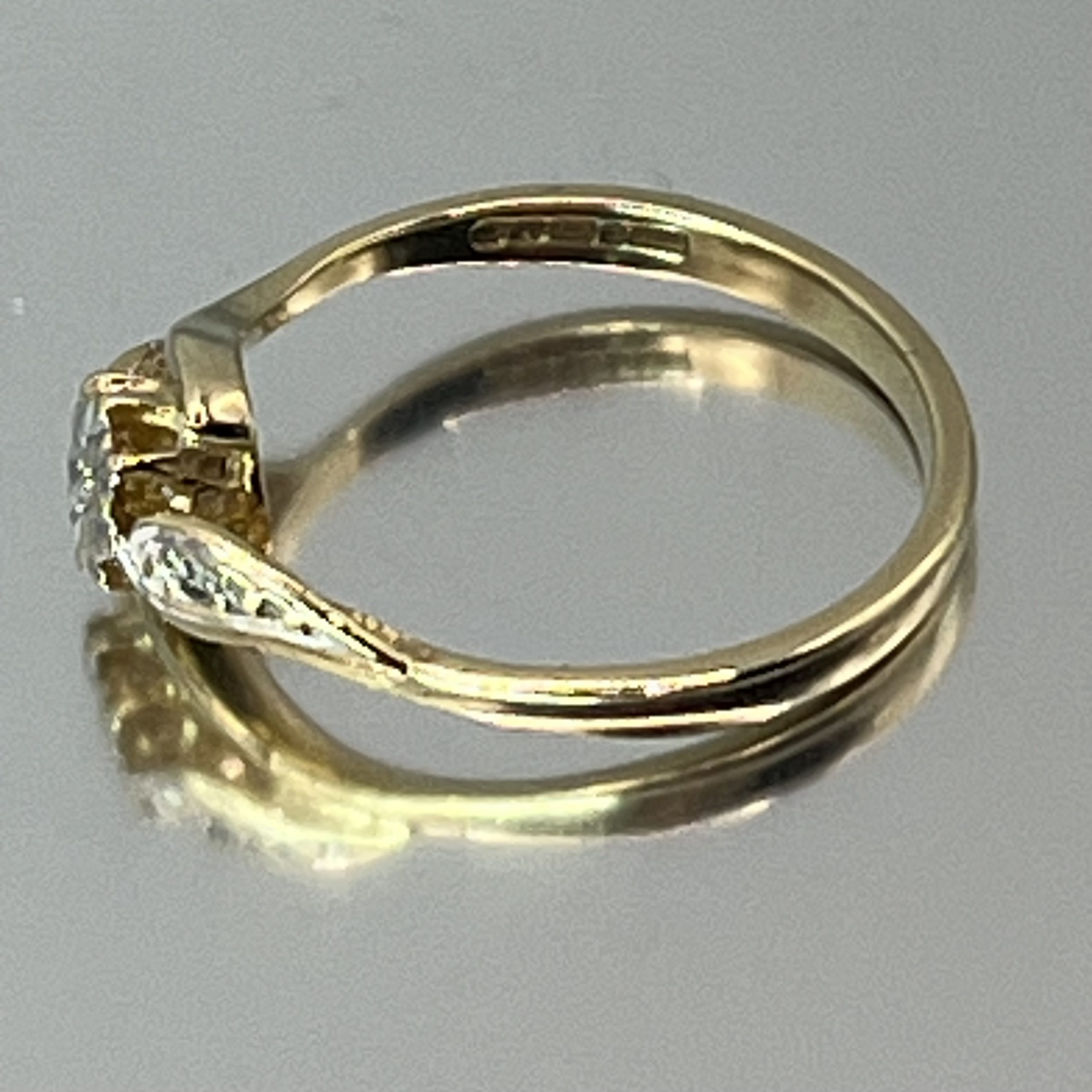 9ct Yellow Gold Diamond Solitaire Ring Size M1/2 Pre Owned - Image 2