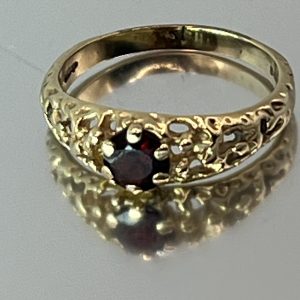 9ct Gold Garnet Vintage Stacking Ring UK Size Q1/2 Pre Owned