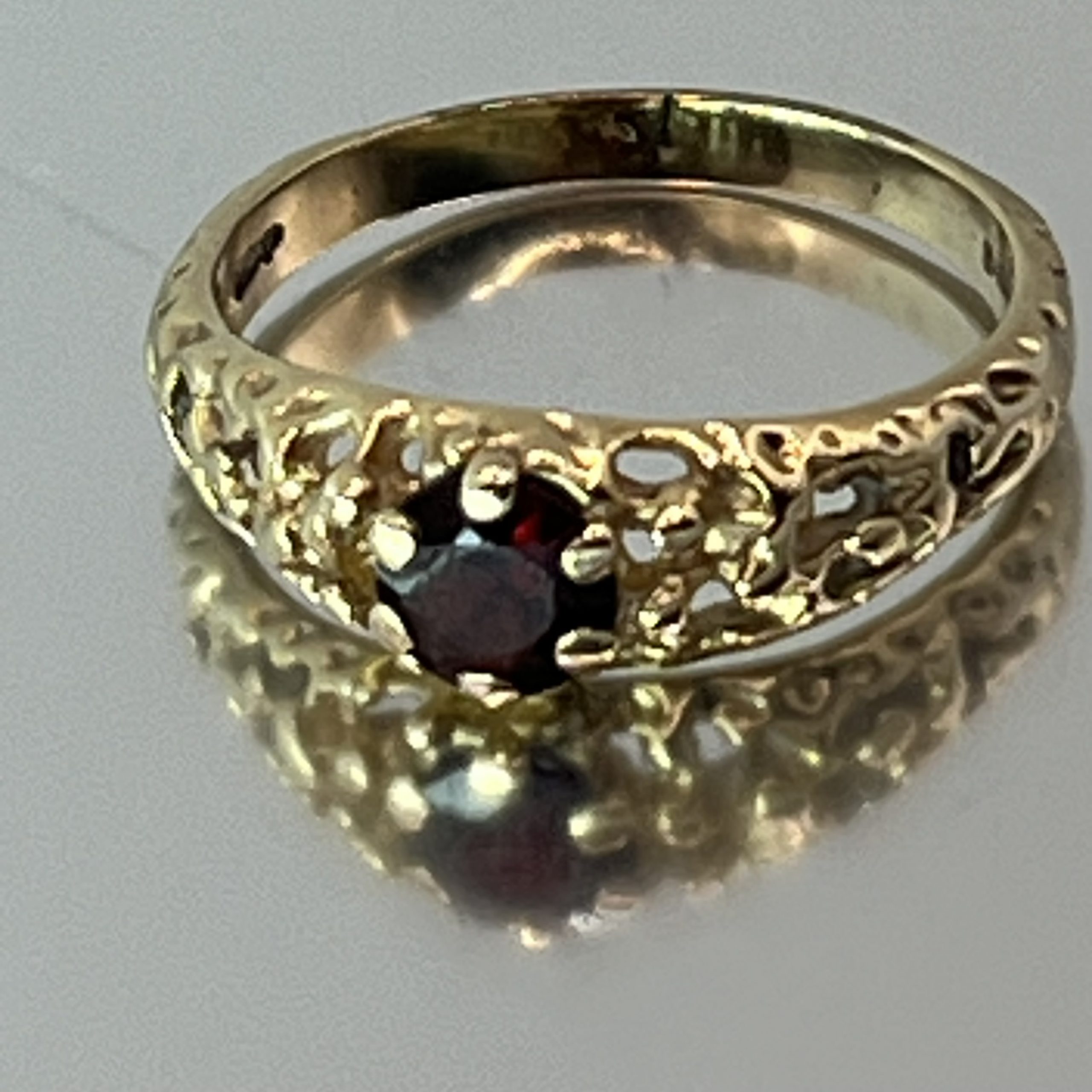 9ct Gold Garnet Vintage Stacking Ring UK Size Q1/2 Pre Owned