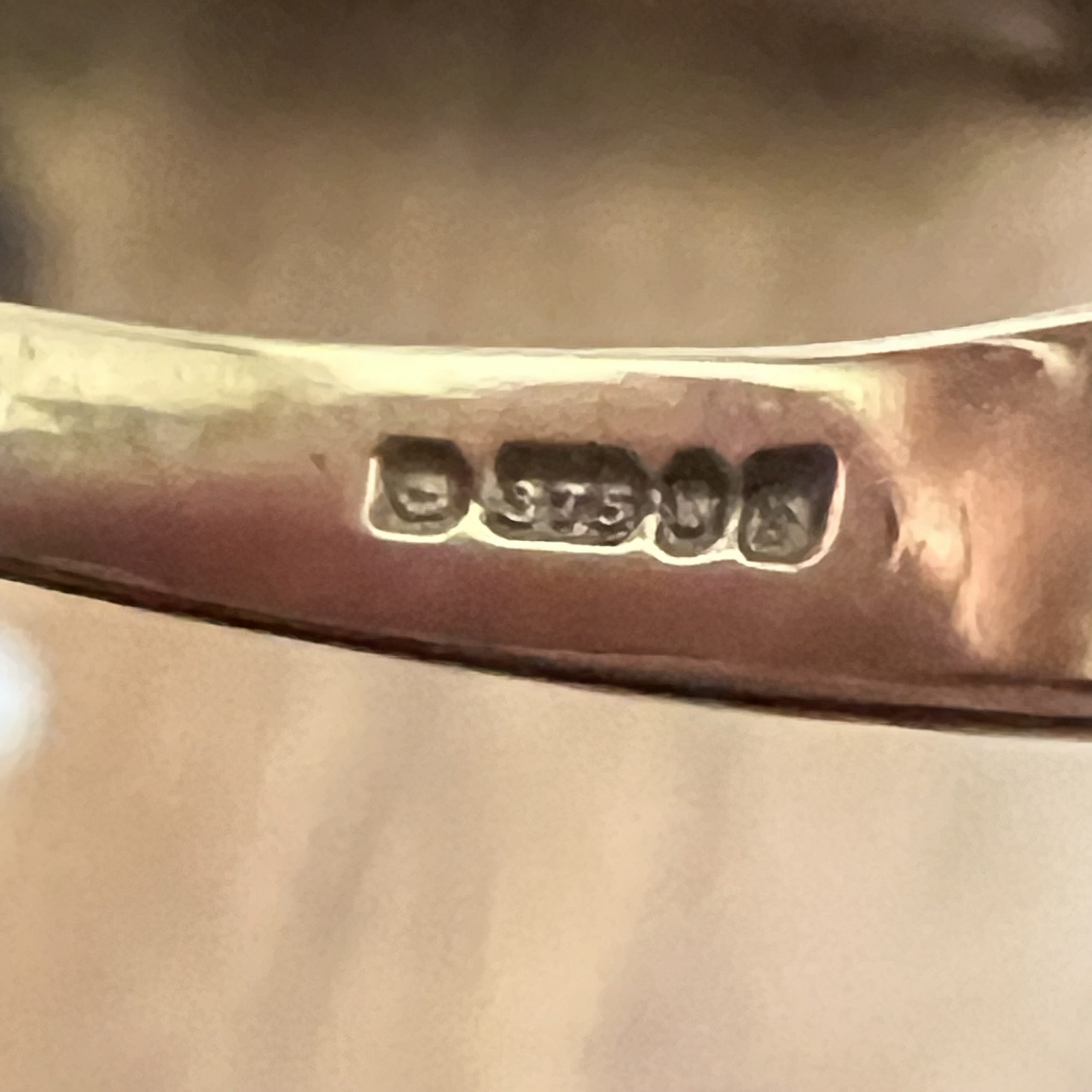 9ct Gold Garnet Vintage Stacking Ring UK Size Q1/2 Pre Owned - Image 5