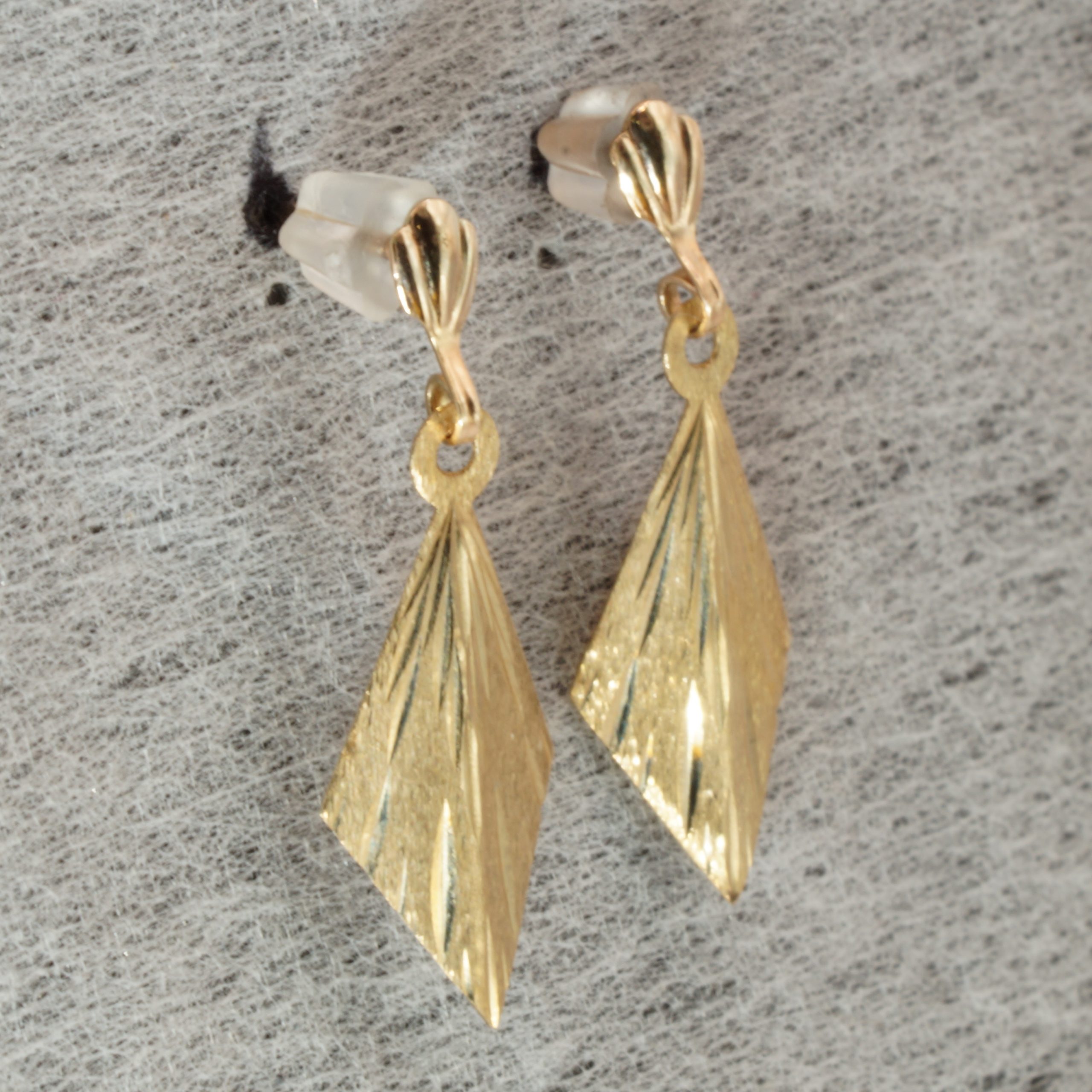 9ct Yellow Gold Kite Drop Earrings For Pierced Ears Pre Owned - Image 3