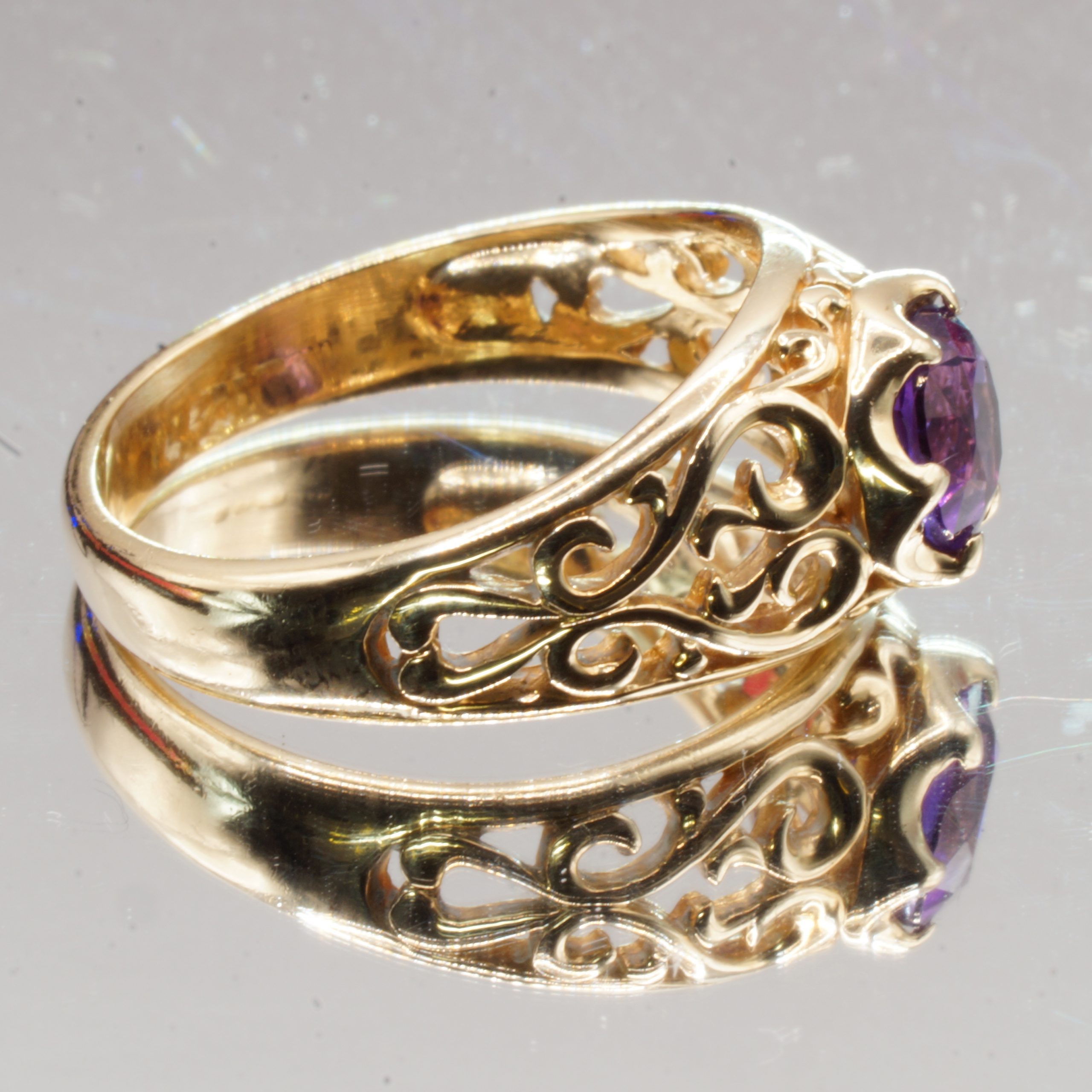 10ct Gold Purple Amethyst Scroll Band Ring Size M Pre Owned - Image 3