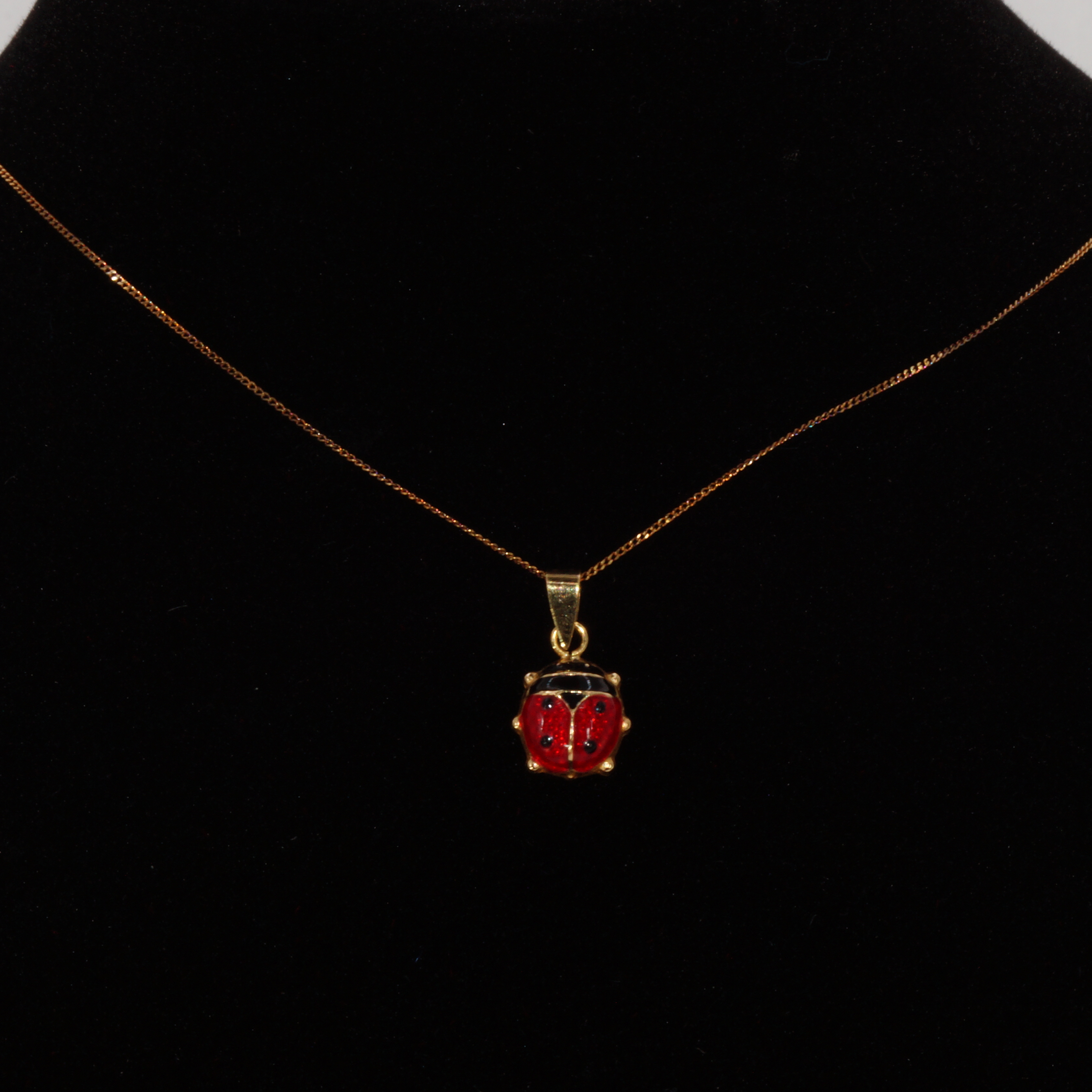 9ct Yellow Gold 18 Inch Light Chain Lady Bug Pendant Pre Owned - Image 4