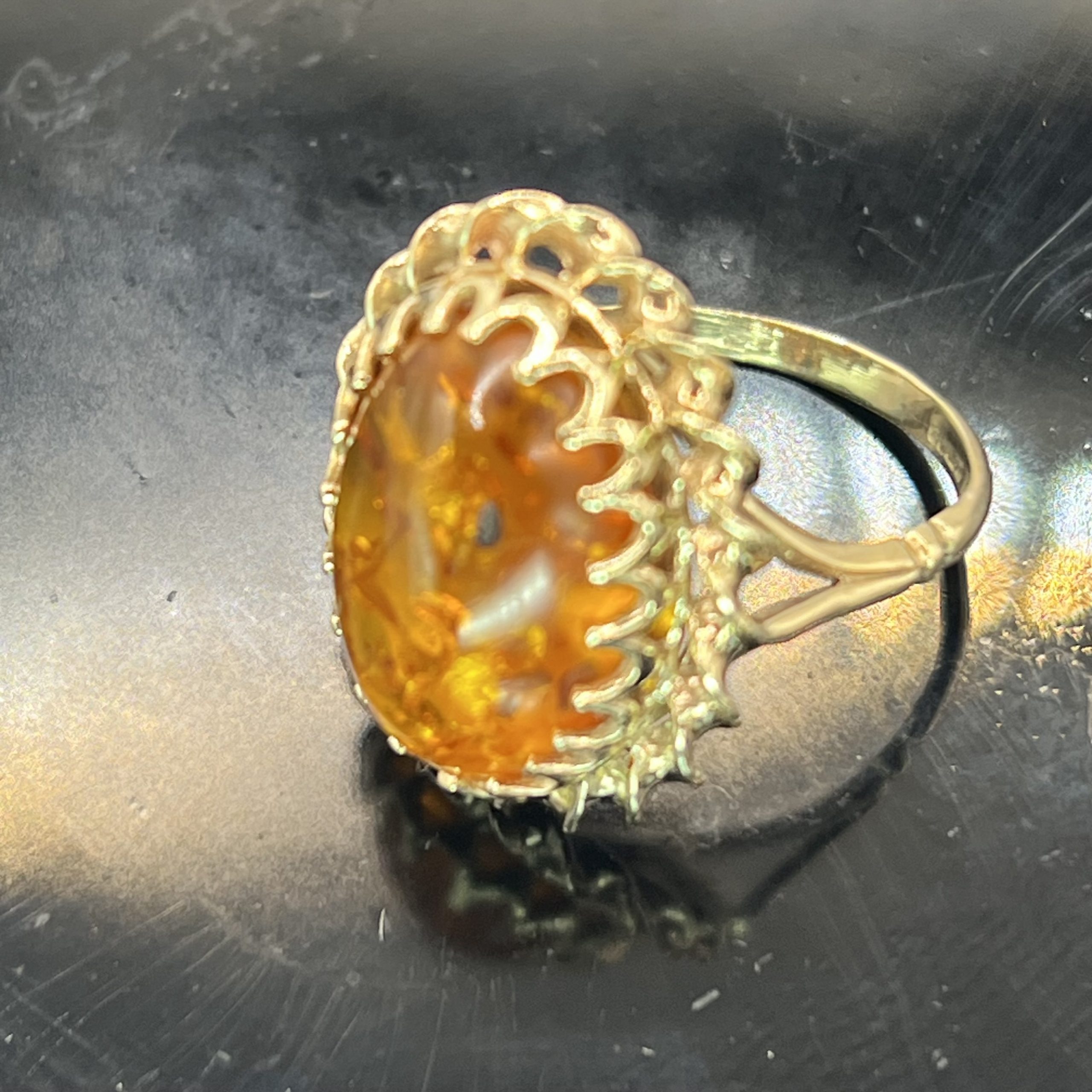 9ct Gold Baltic Amber Cabochon Cocktail Ring UK Size N1/2 Pre Owned - Image 3