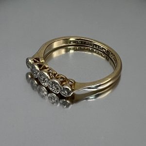 18ct Yellow Gold Diamond 5 Stone Ring UK Size N Pre Owned