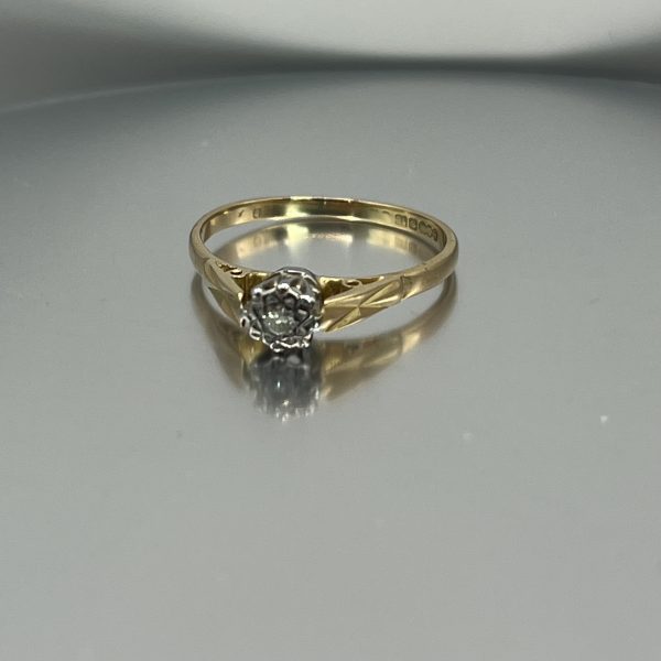 18ct Yellow Gold Diamond Solitaire Hallmark Ring UK Size O Pre Owned - Image 2