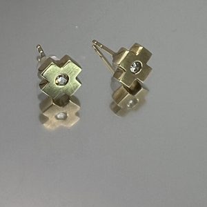 9ct Yellow Gold Diamond Stud Earrings For Pierced Ears Pre Owned