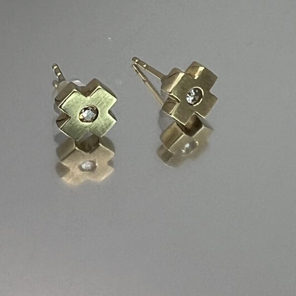 9ct Yellow Gold Diamond Stud Earrings For Pierced Ears Pre Owned