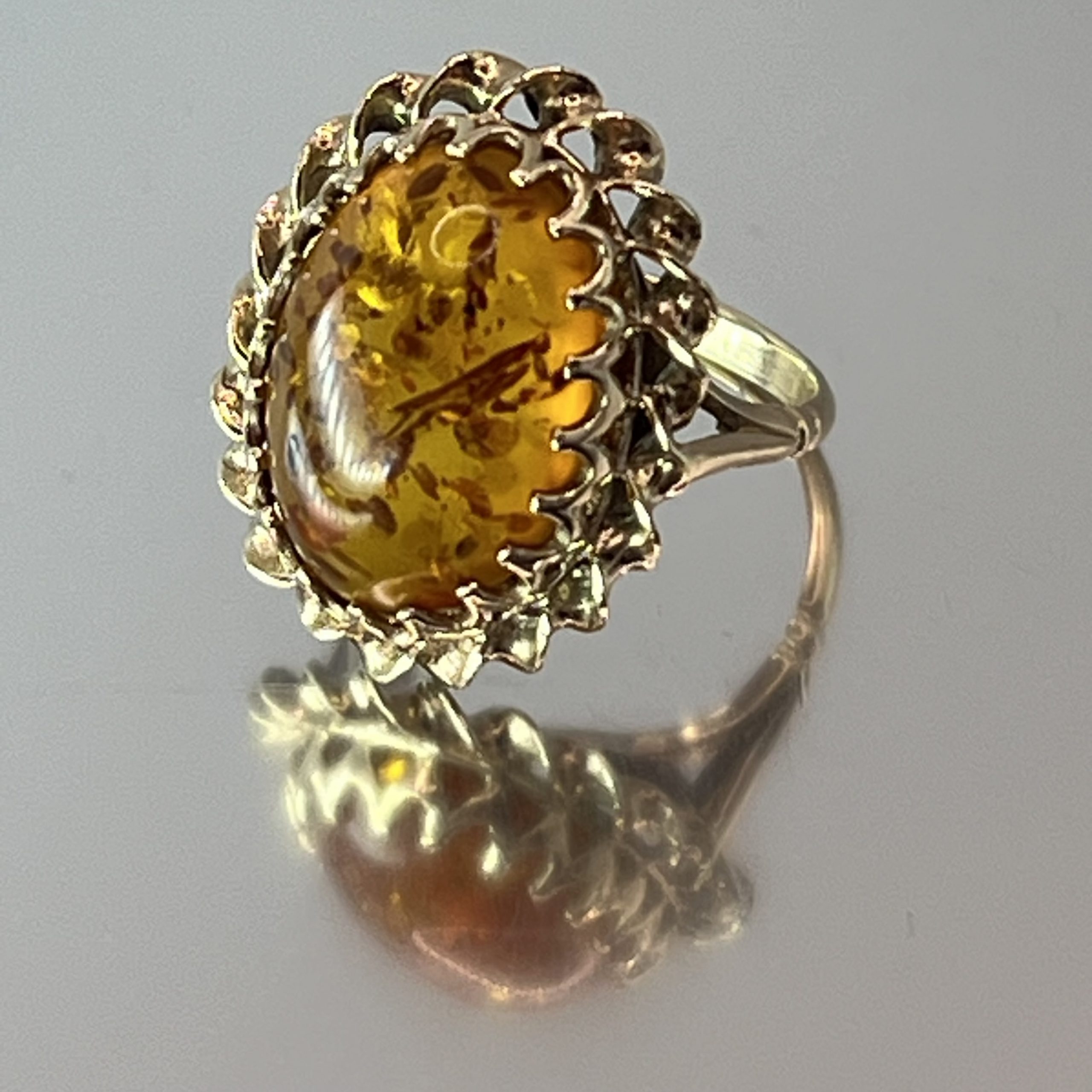 9ct Gold Baltic Amber Cabochon Cocktail Ring UK Size N1/2 Pre Owned