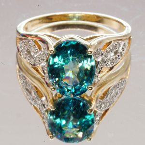 9ct Gold Blue Topaz & Diamond Ring UK Size M1/2 Pre Owned