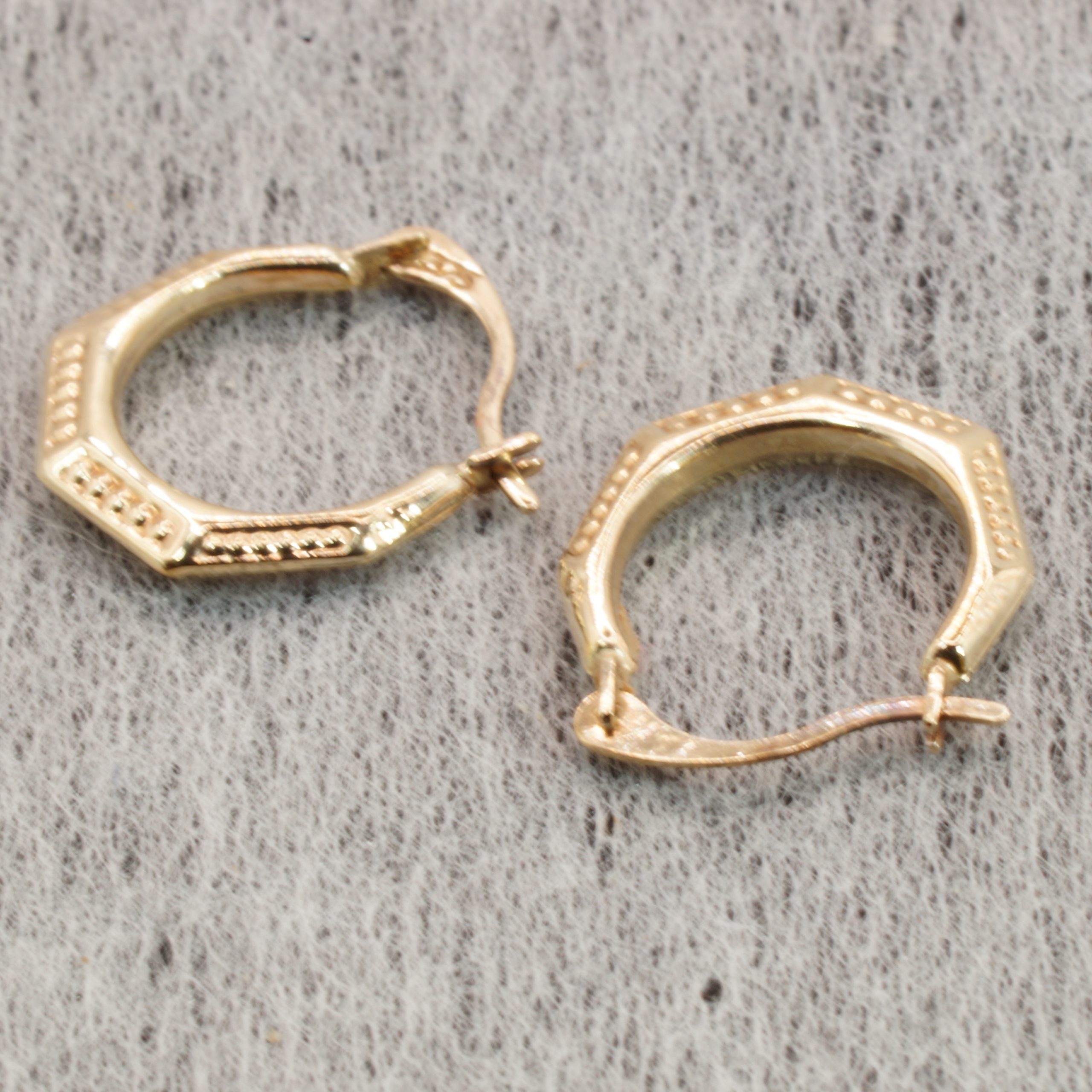 9ct Gold Hallmark Small Hoop Earrings Pierced Ears Pre Owned