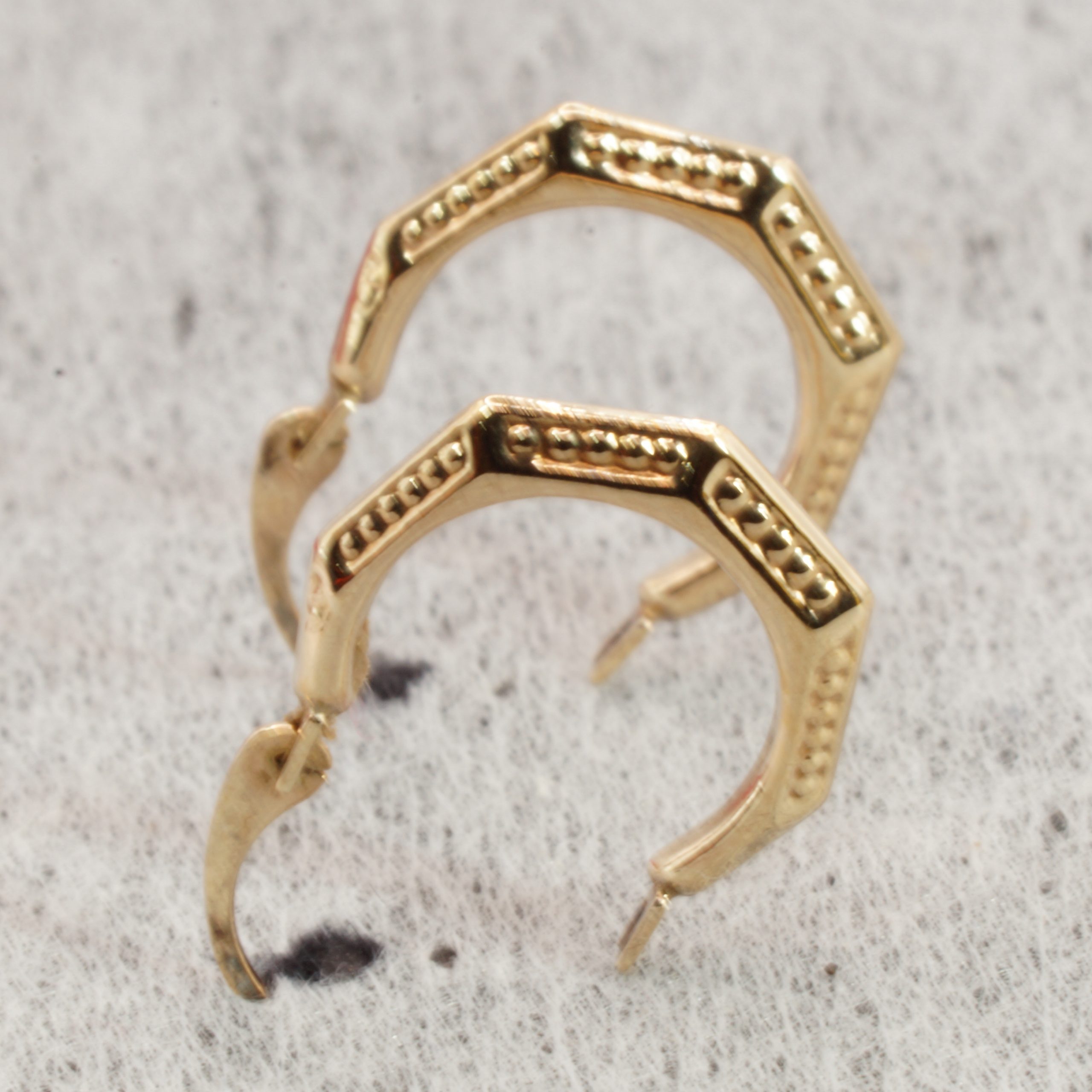 9ct Gold Hallmark Small Hoop Earrings Pierced Ears Pre Owned - Image 2