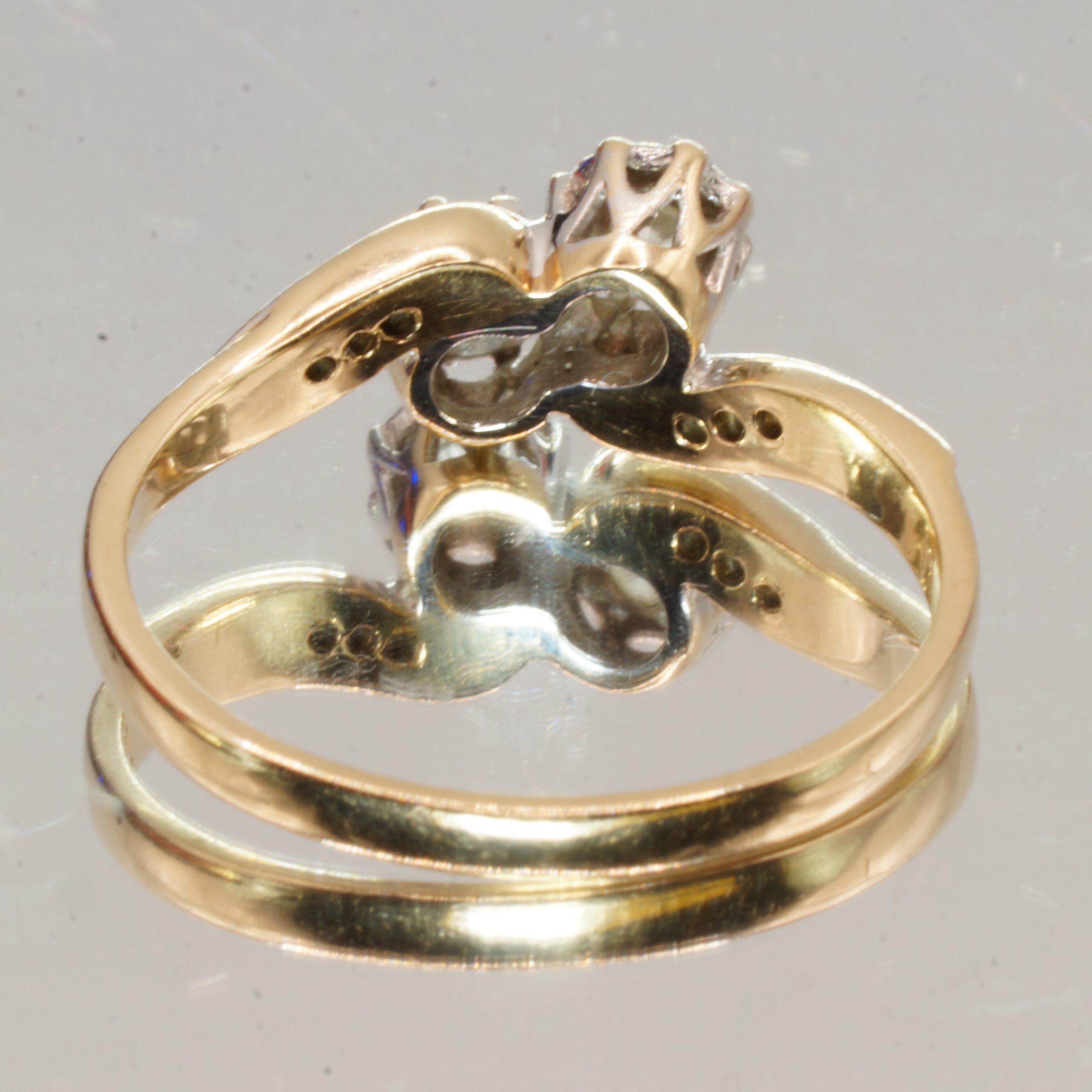 18ct Gold Diamond Crossover Ring Hallmark UK Size P PreOwned - Image 4
