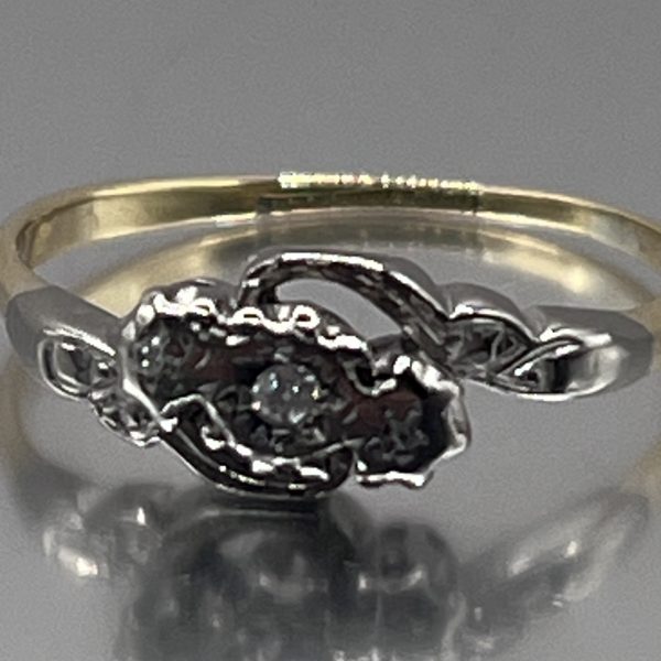 18ct Gold Diamond Trilogy Crossover Ring UK Size M1/2 Pre Owned - Image 2