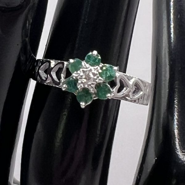 9ct White Gold Emerald Diamond Cluster Ring UK Size N Pre Owned - Image 6