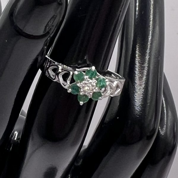 9ct White Gold Emerald Diamond Cluster Ring UK Size N Pre Owned - Image 5