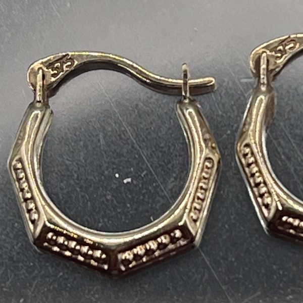 9ct Gold Hallmark Small Hoop Earrings Pierced Ears Pre Owned - Image 3