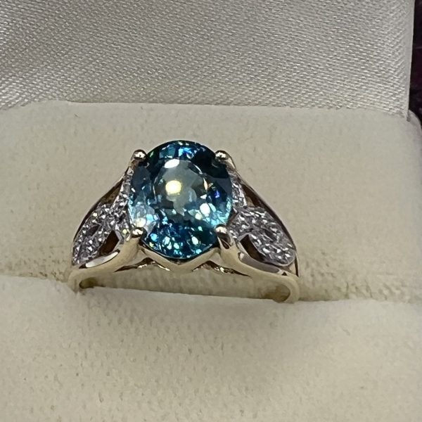 9ct Gold Blue Topaz & Diamond Ring UK Size M1/2 Pre Owned