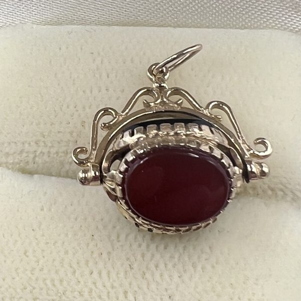 9ct Gold Classic Small Swivel Pendant Three Stone Pre Owned - Image 4