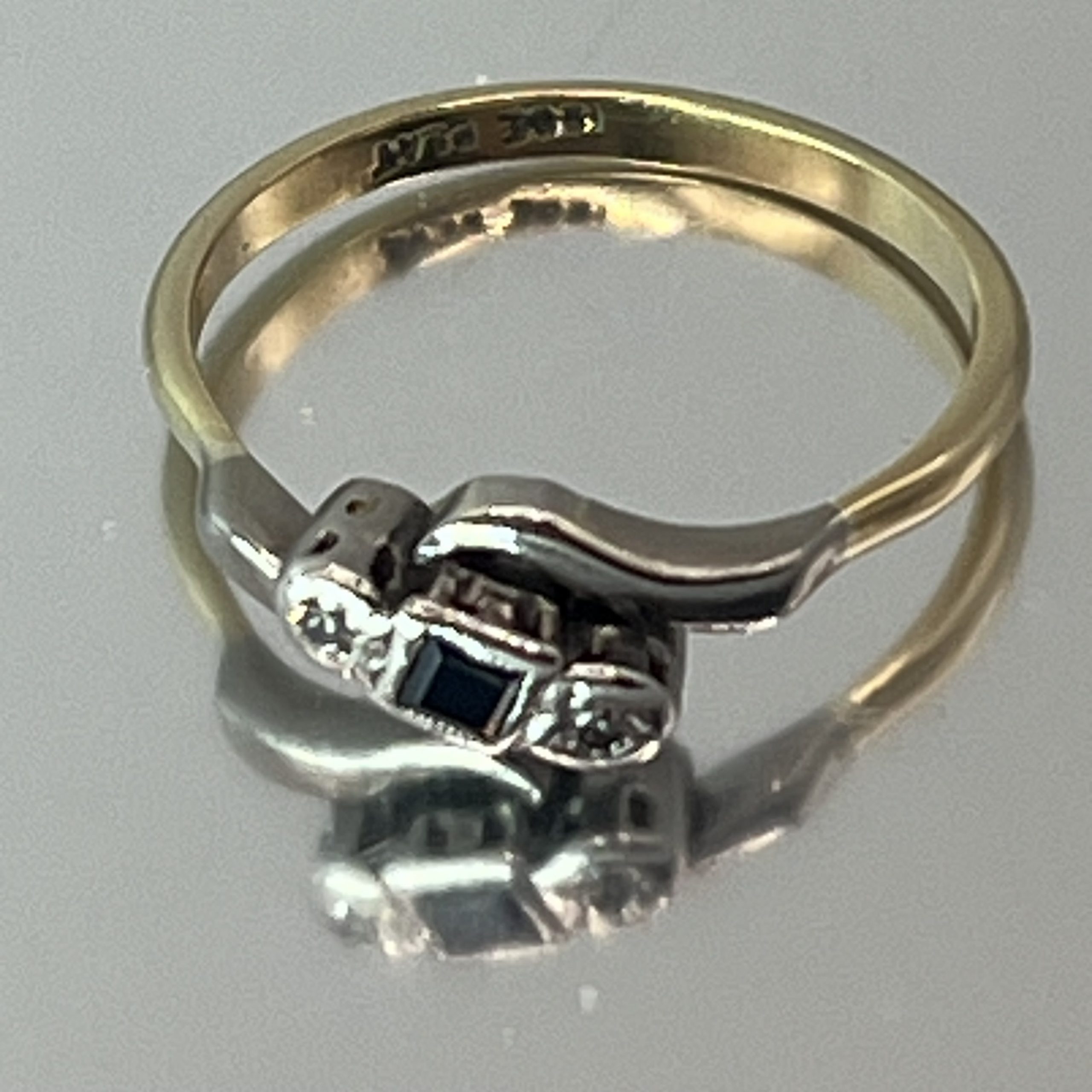 18ct Gold Sapphire Diamond Trilogy Ring UK Size 0 Pre Owned - Image 2