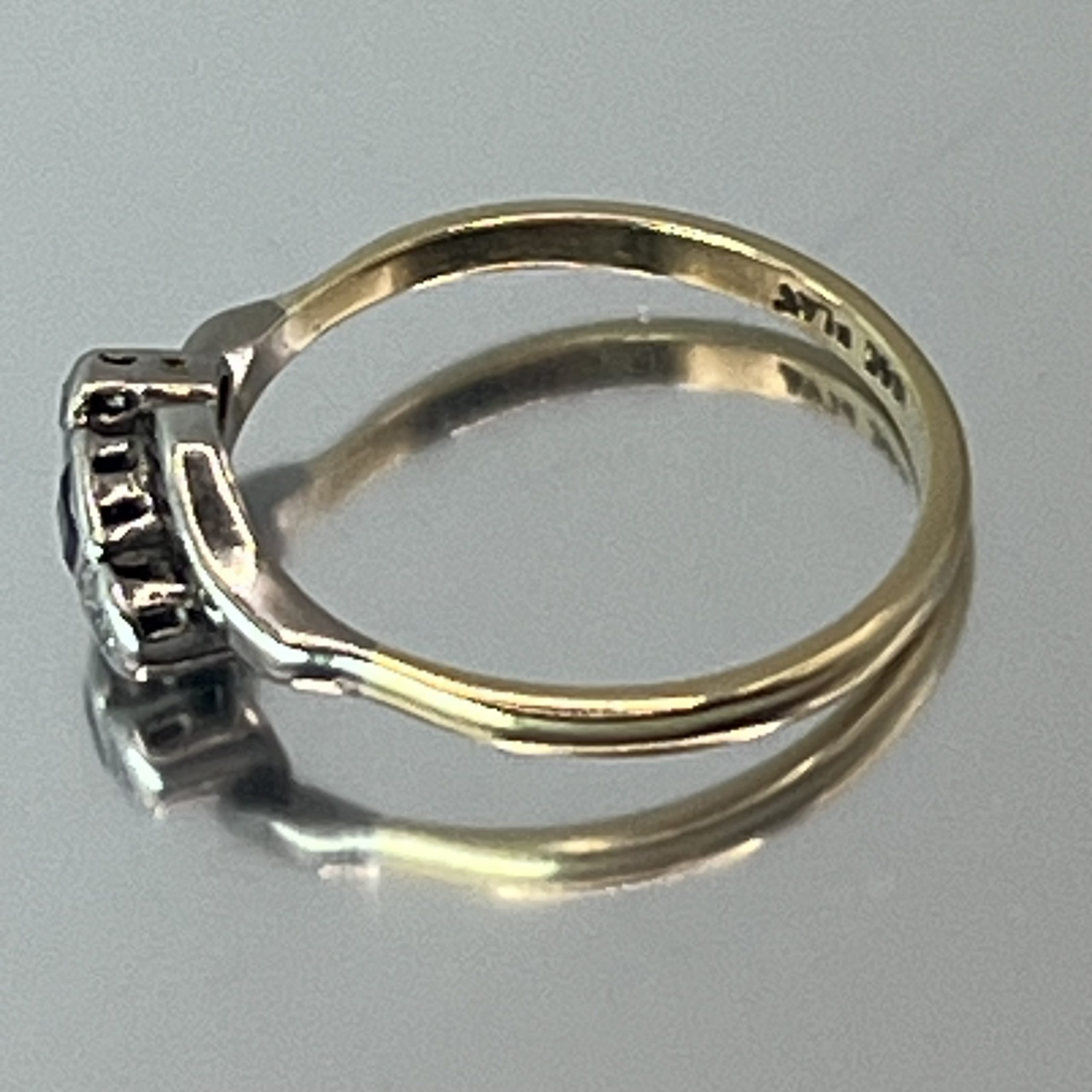 18ct Gold Sapphire Diamond Trilogy Ring UK Size 0 Pre Owned - Image 3