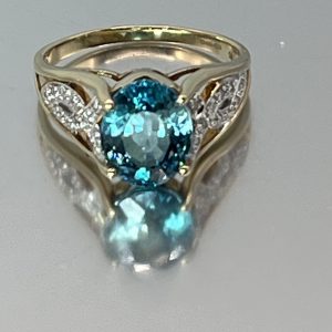 9ct Gold Blue Topaz & Diamond Ring UK Size M1/2 Pre Owned