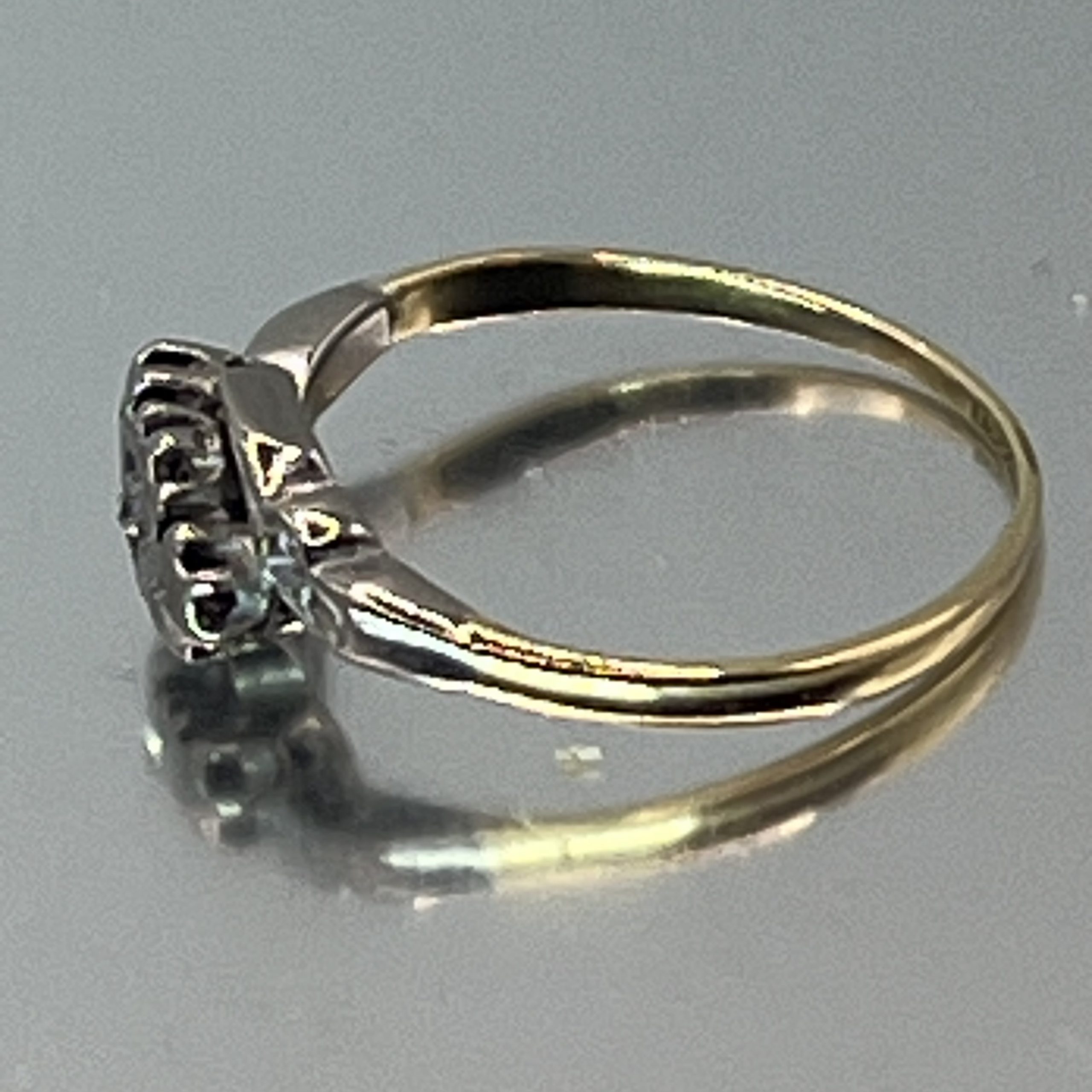 18ct Gold Diamond Trilogy Crossover Ring UK Size M1/2 Pre Owned - Image 2