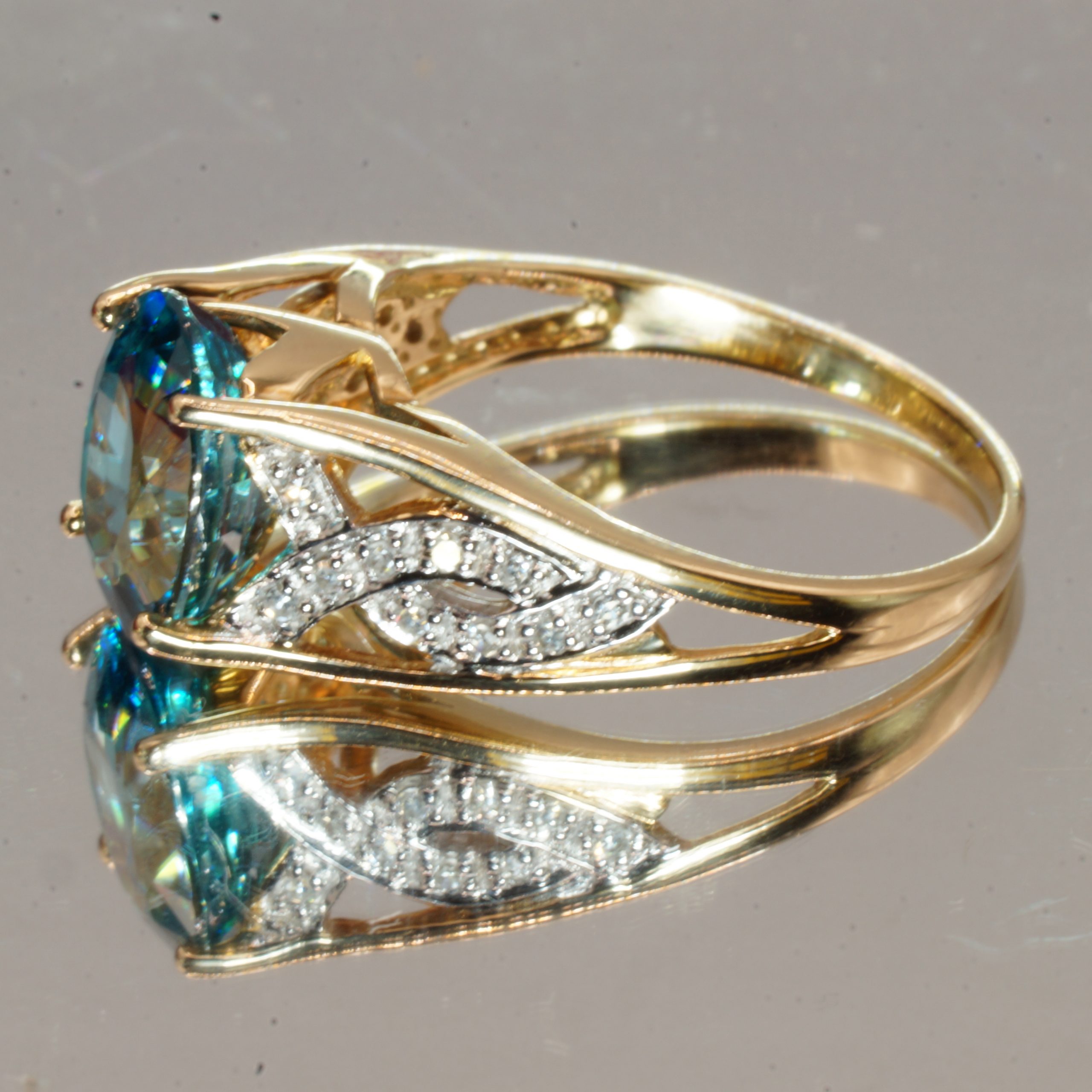 9ct Gold Blue Topaz & Diamond Ring UK Size M1/2 Pre Owned - Image 2