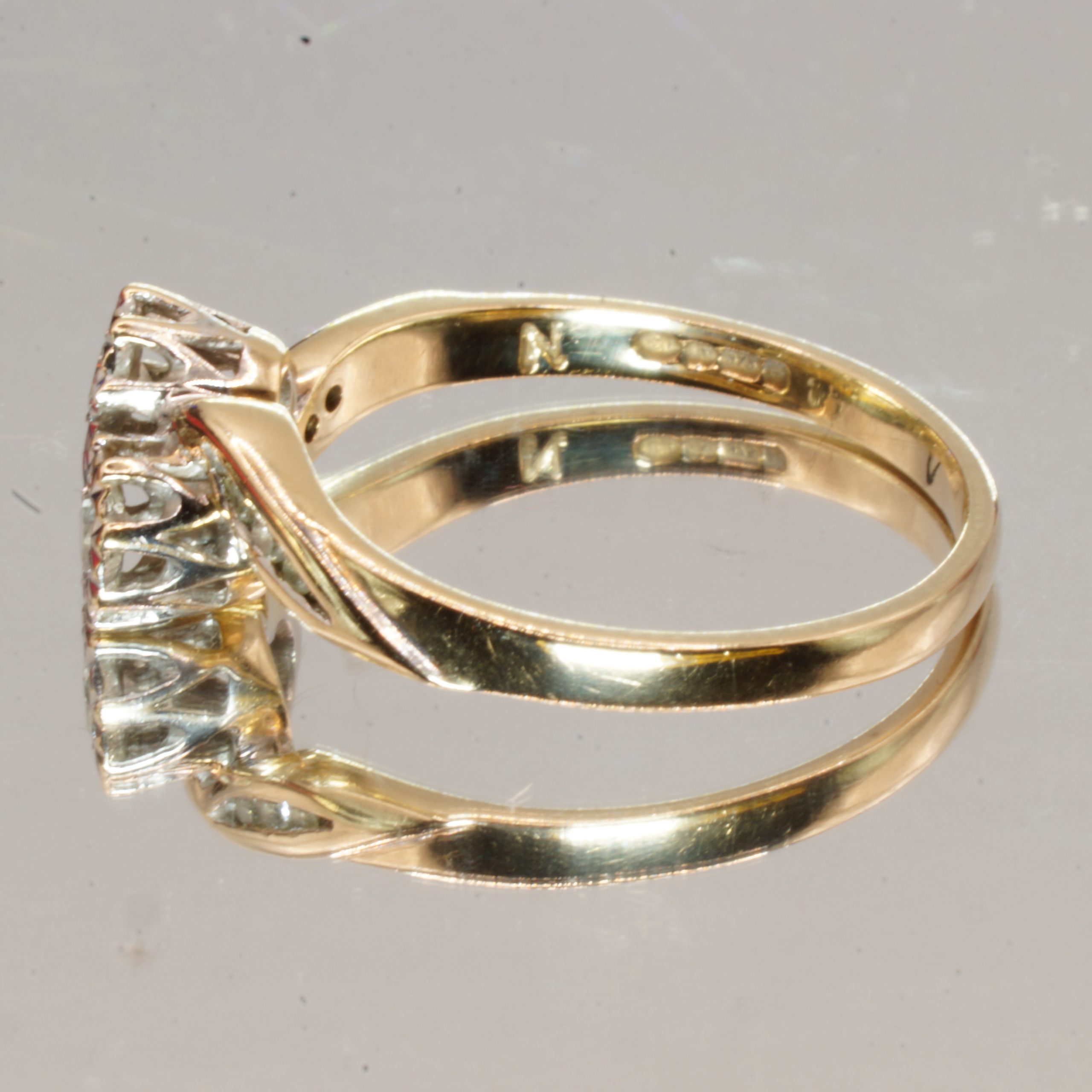 18ct Gold Diamond Crossover Ring Hallmark UK Size P PreOwned - Image 2
