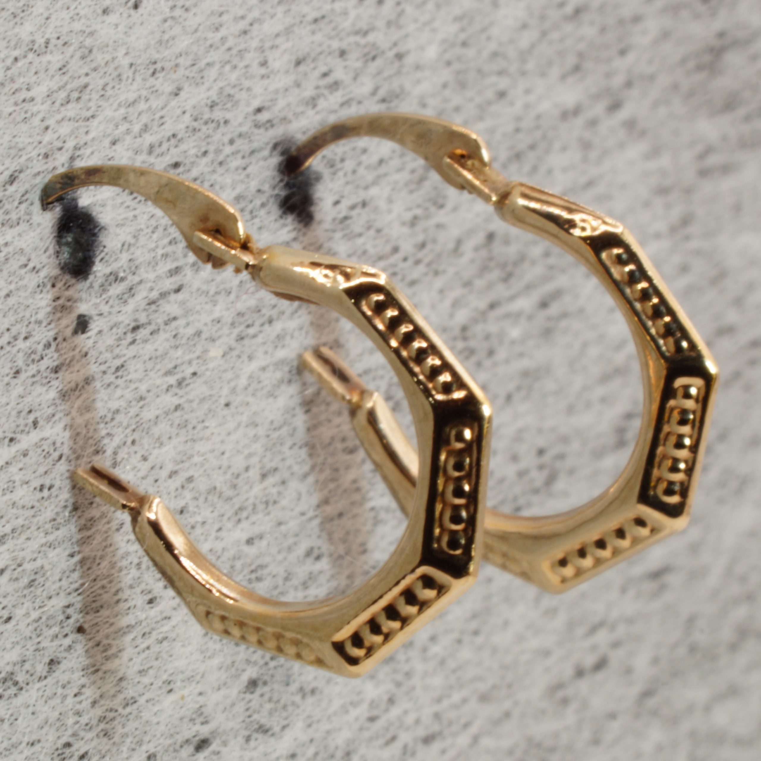 9ct Gold Hallmark Small Hoop Earrings Pierced Ears Pre Owned - Image 3