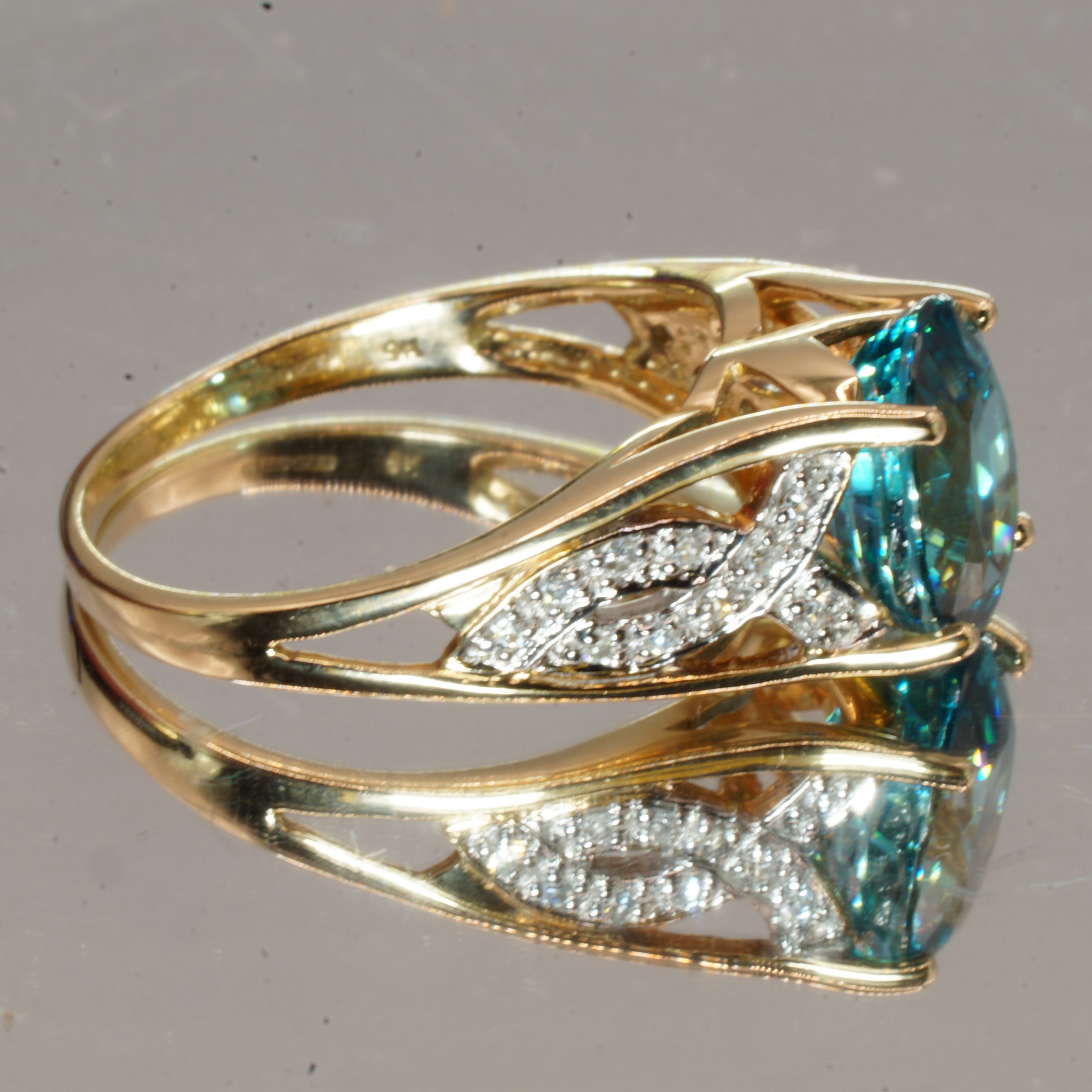 9ct Gold Blue Topaz & Diamond Ring UK Size M1/2 Pre Owned - Image 3