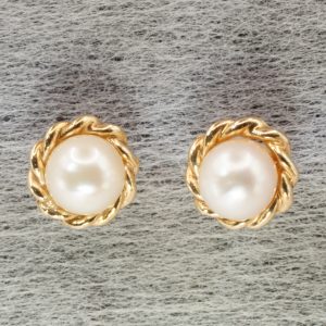 9ct Yellow Gold Small Pearl Stud Earrings Pierced Ears Pre Owned