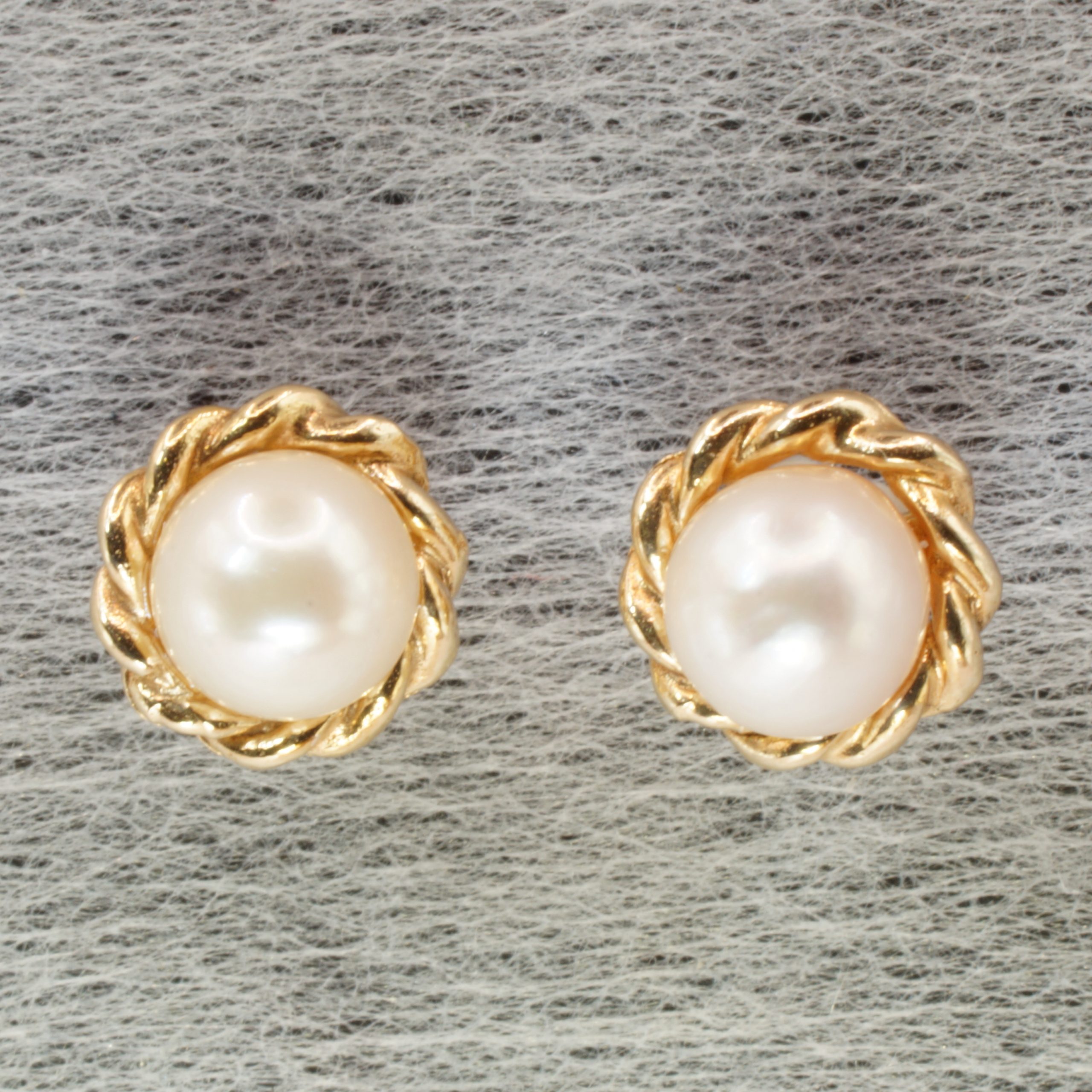 9ct Yellow Gold Small Pearl Stud Earrings Pierced Ears Pre Owned
