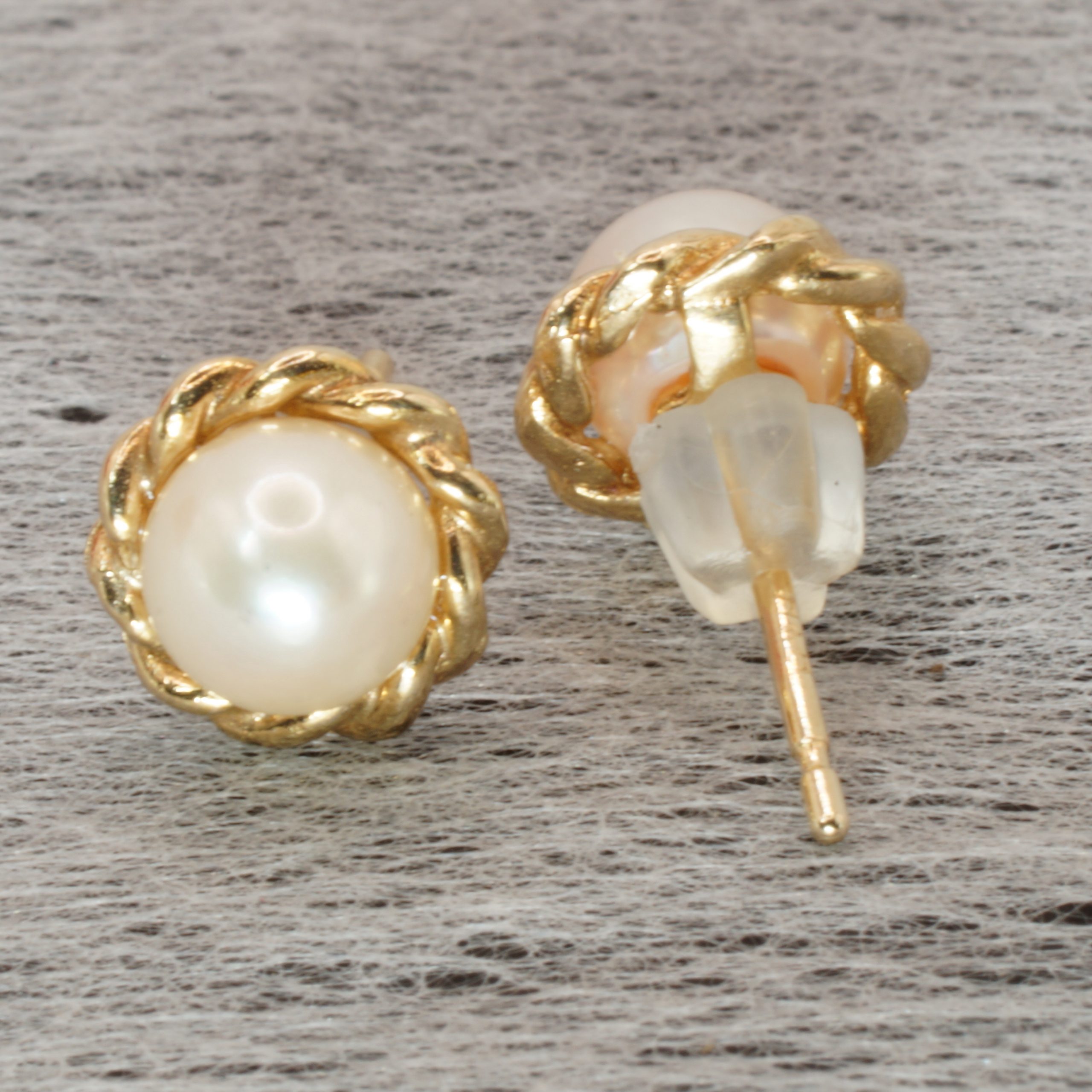 9ct Yellow Gold Small Pearl Stud Earrings Pierced Ears Pre Owned - Image 4