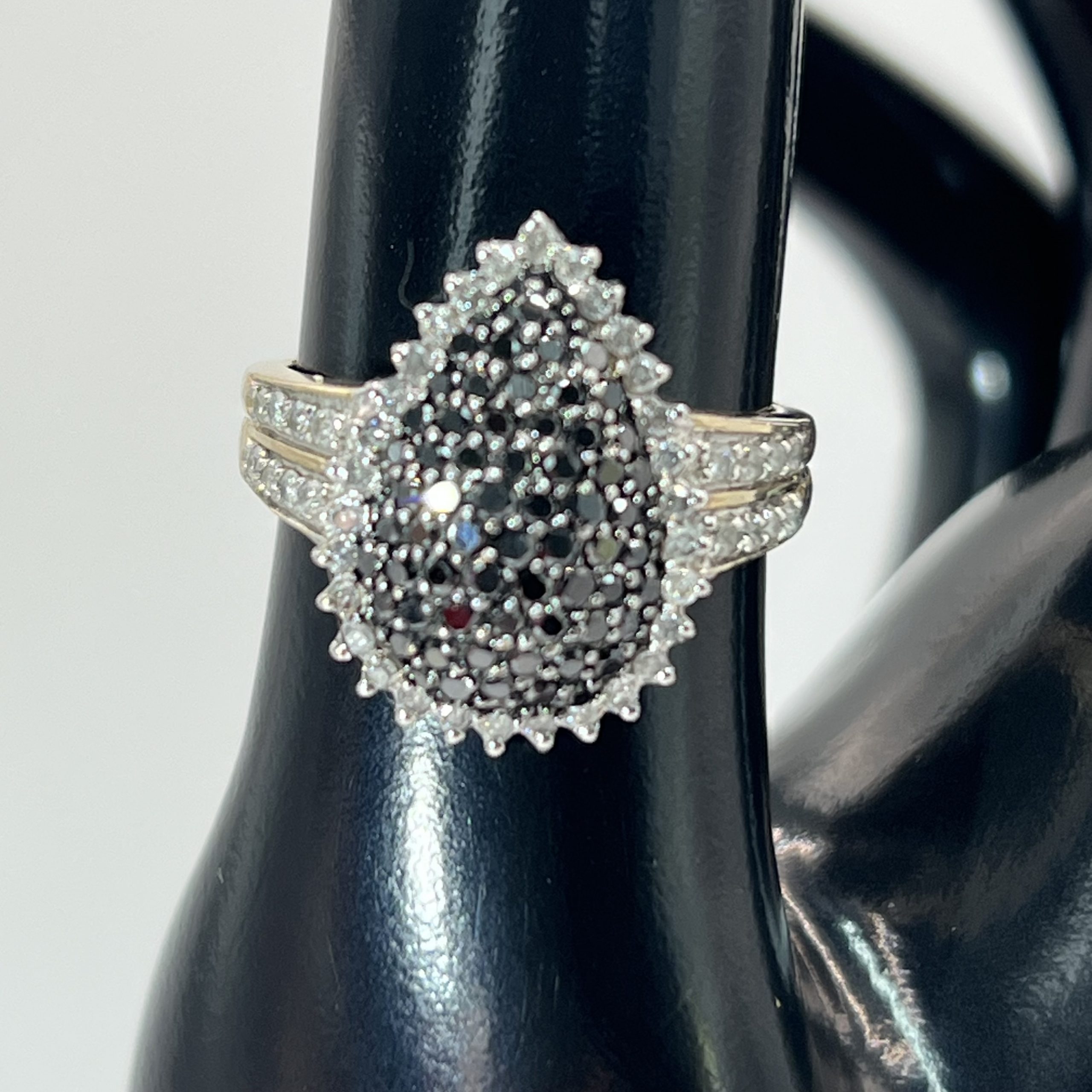 9ct Gold Diamond & Black Diamond Ring Hallmark UK Size 0 Pre Owned - Image 4