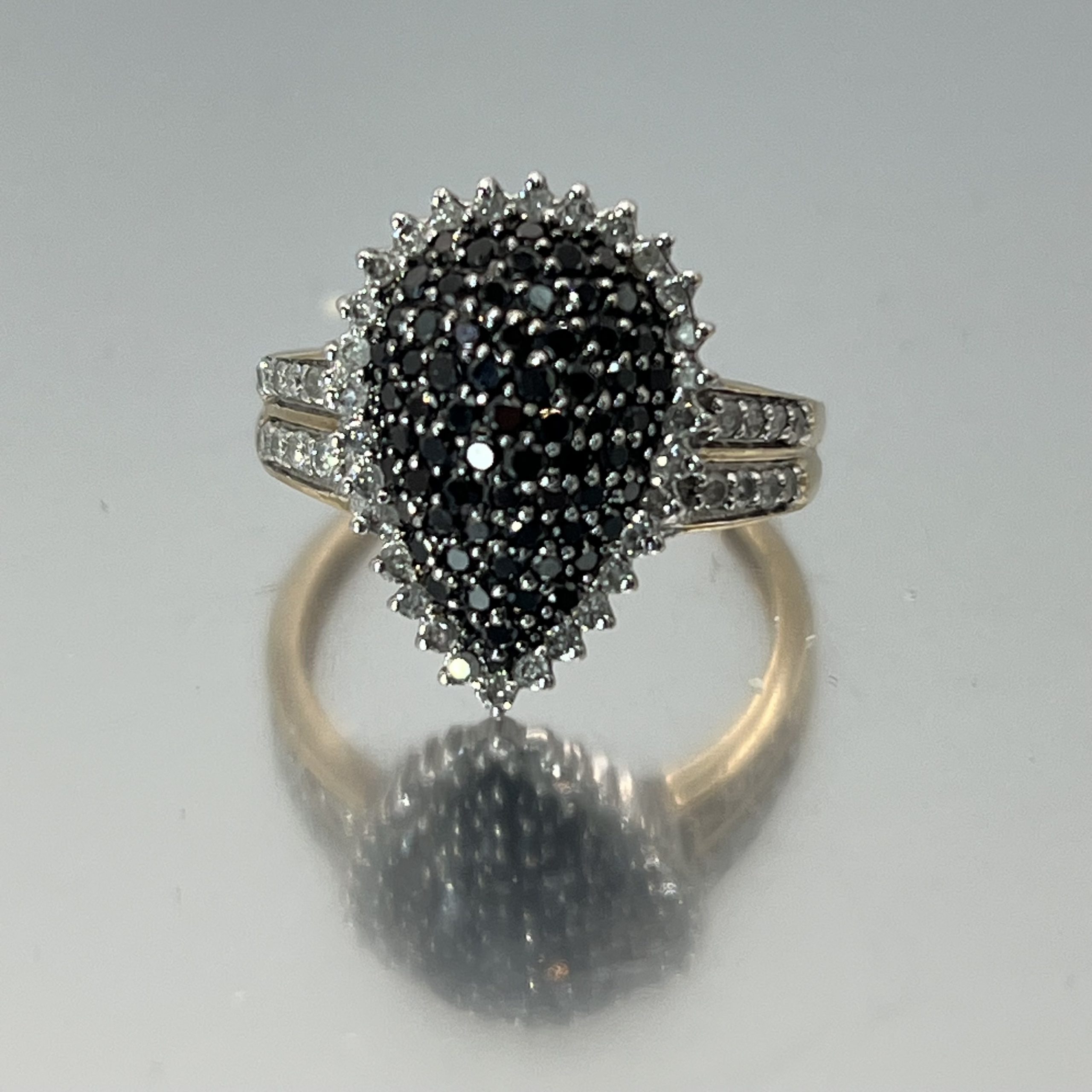 9ct Gold Diamond & Black Diamond Ring Hallmark UK Size 0 Pre Owned - Image 2