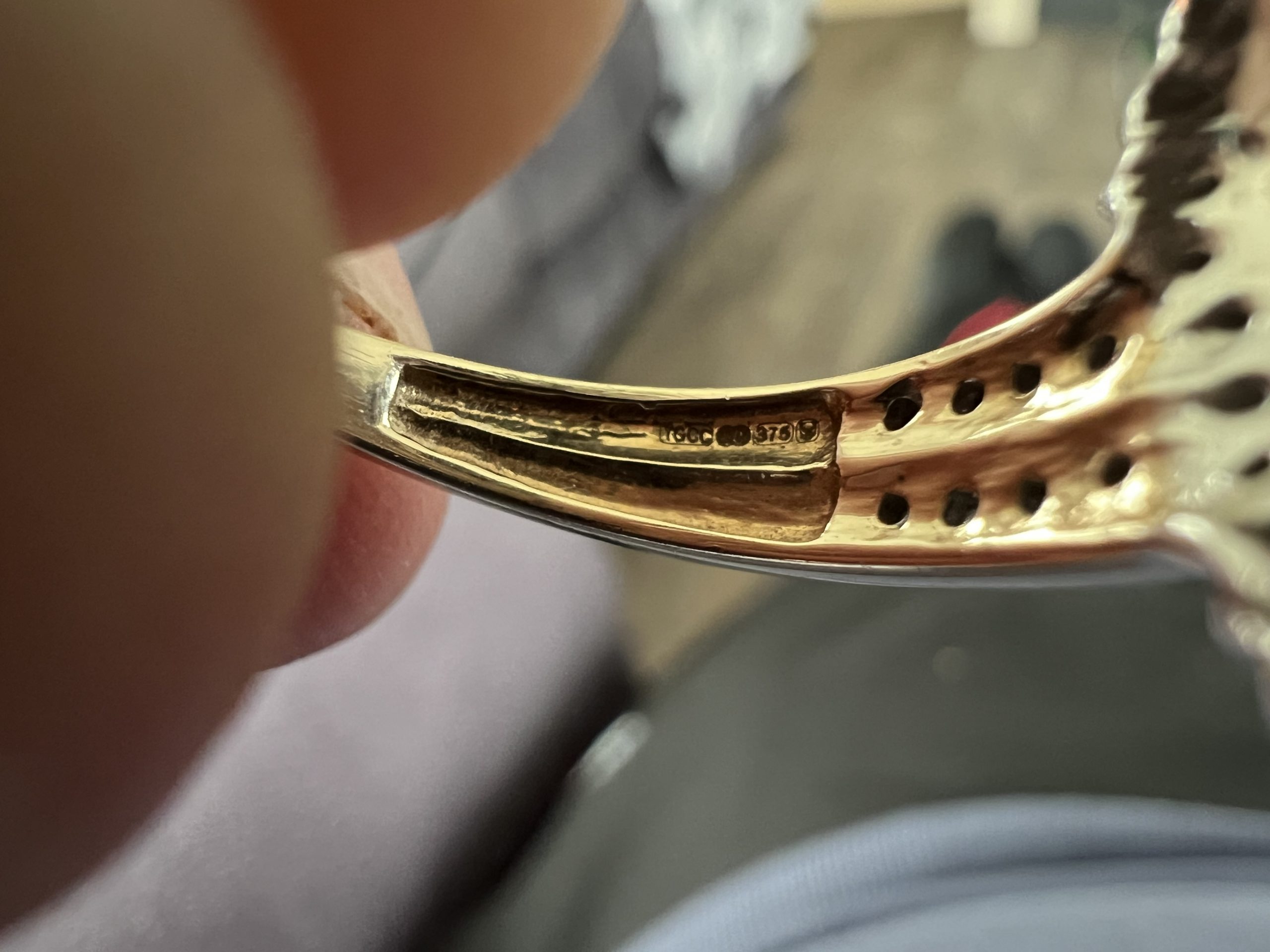 9ct Gold Diamond & Black Diamond Ring Hallmark UK Size 0 Pre Owned - Image 6