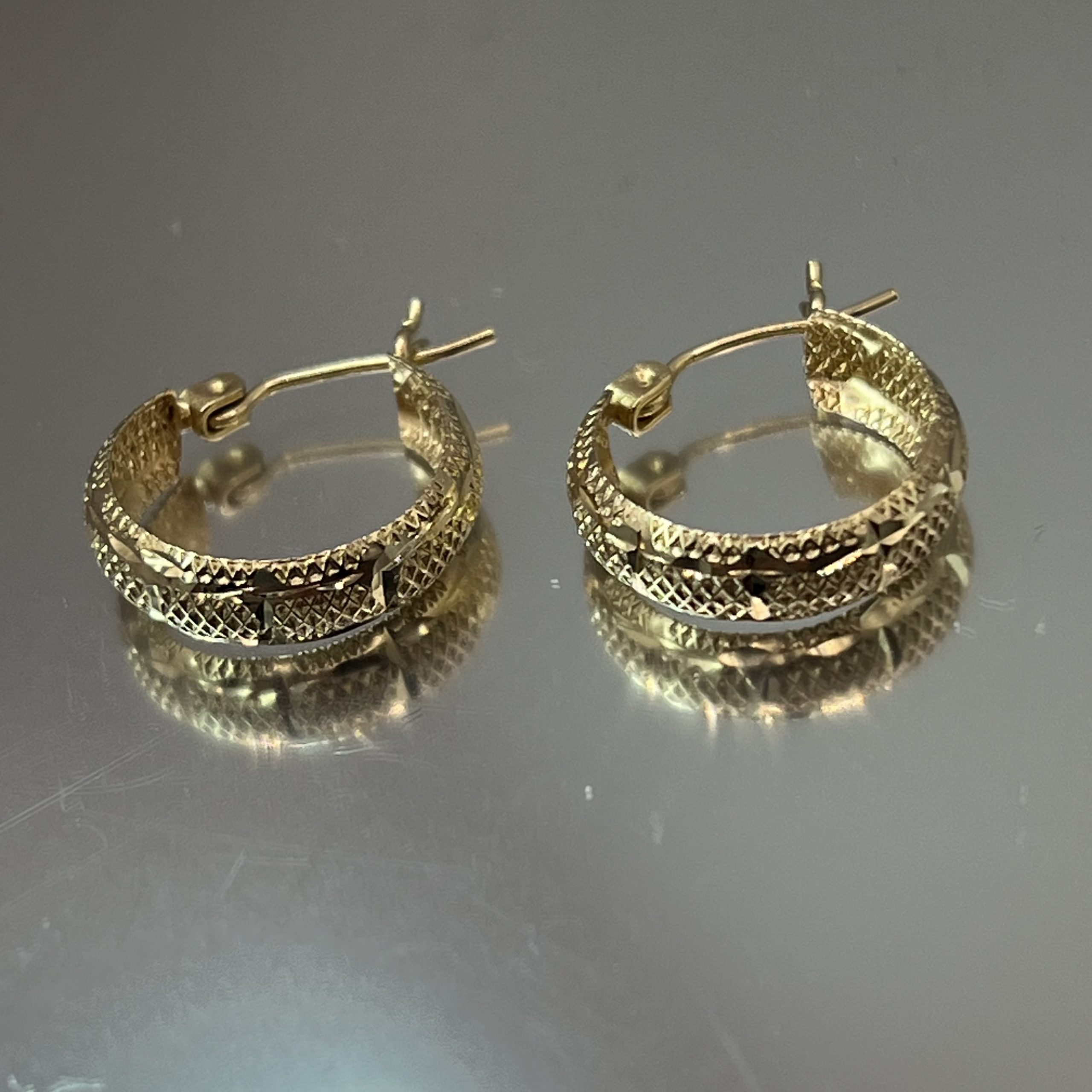 9ct Yellow Gold Small Hoop Earrings Pierced Ears Hinged Pre Owned
