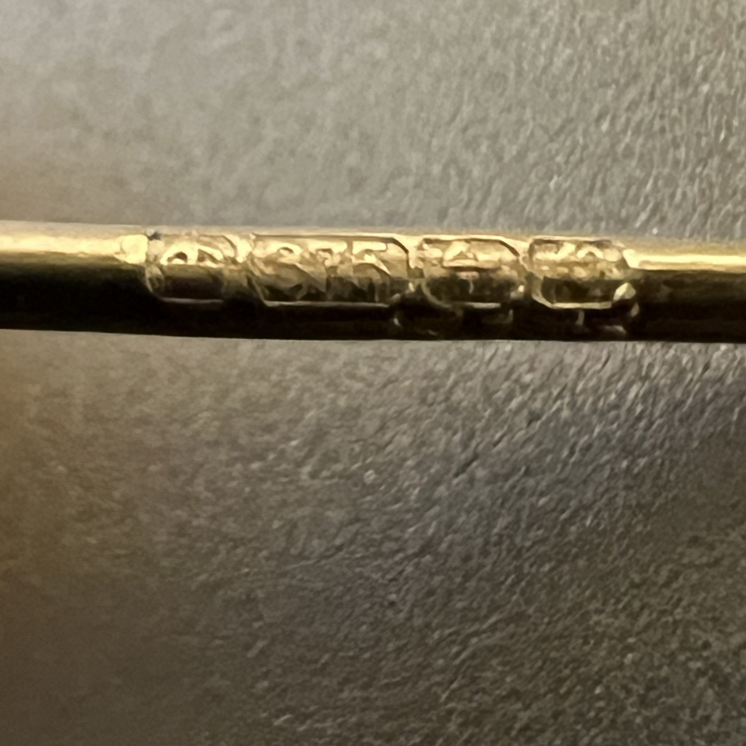 9ct Yellow Gold Small Pearl Stud Earrings Pierced Ears Pre Owned - Image 5