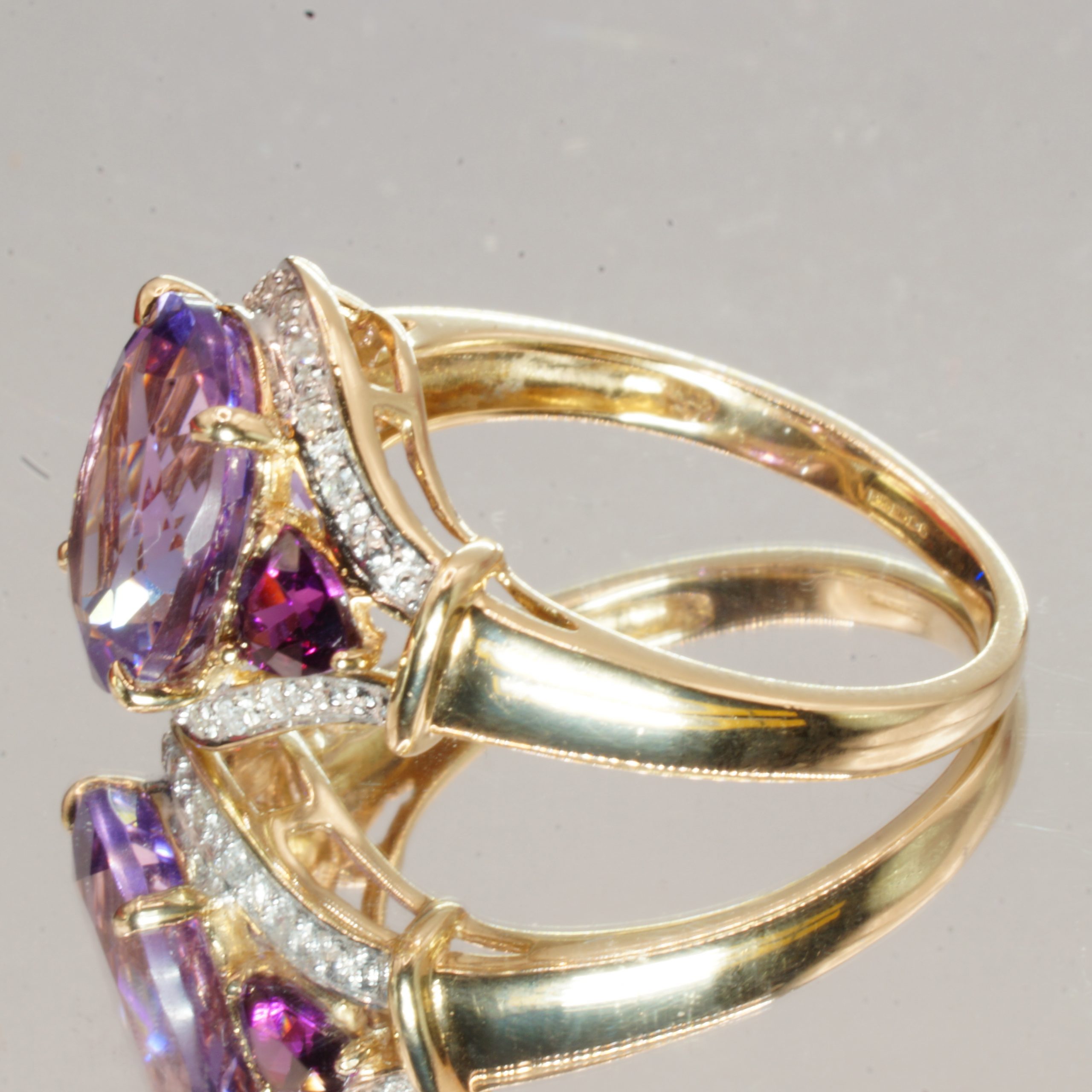 9ct Yellow Gold Amethyst Diamond Ring UK Size N1/2 Pre Owned - Image 3