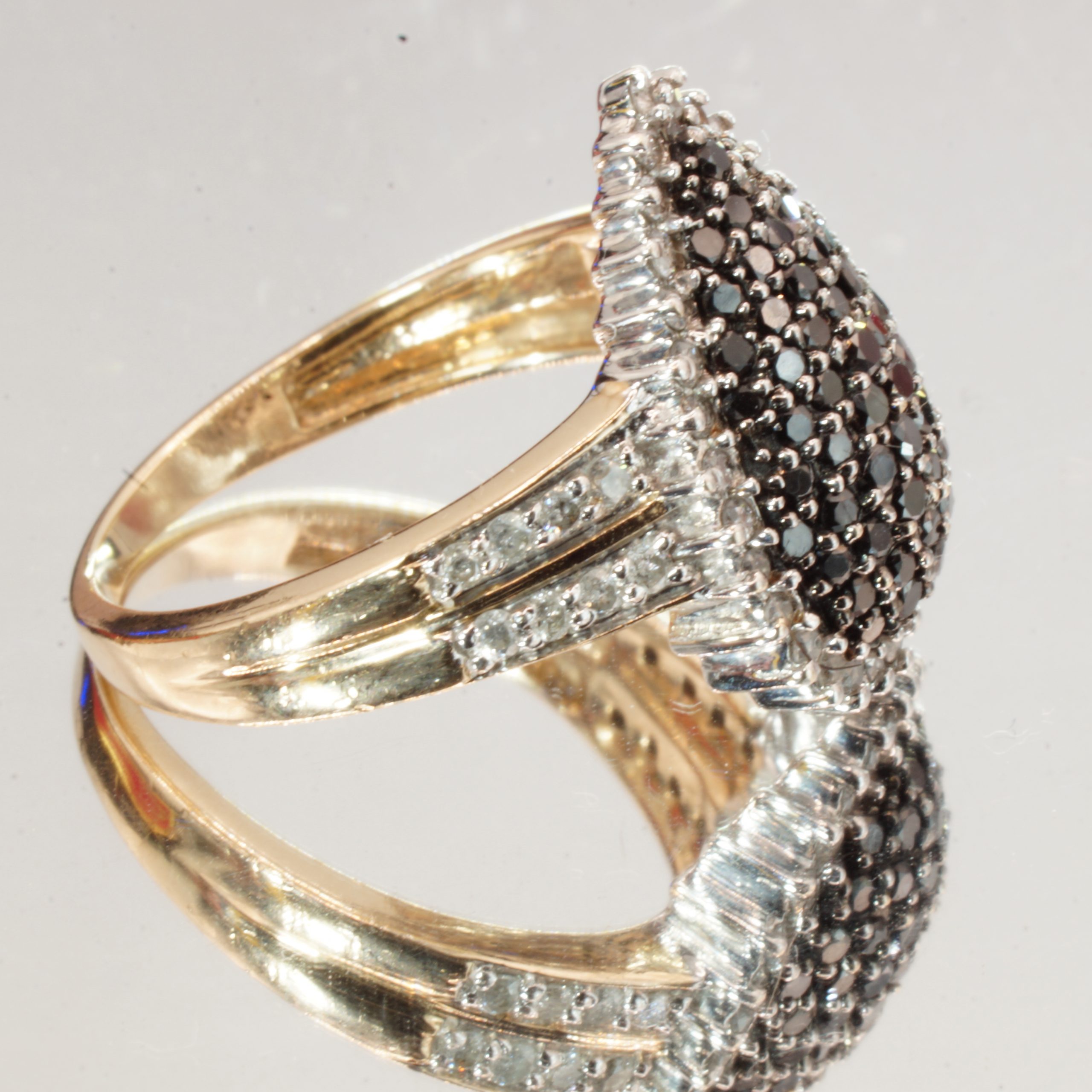 9ct Gold Diamond & Black Diamond Ring UK Size 0 Pre Owned - Image 4