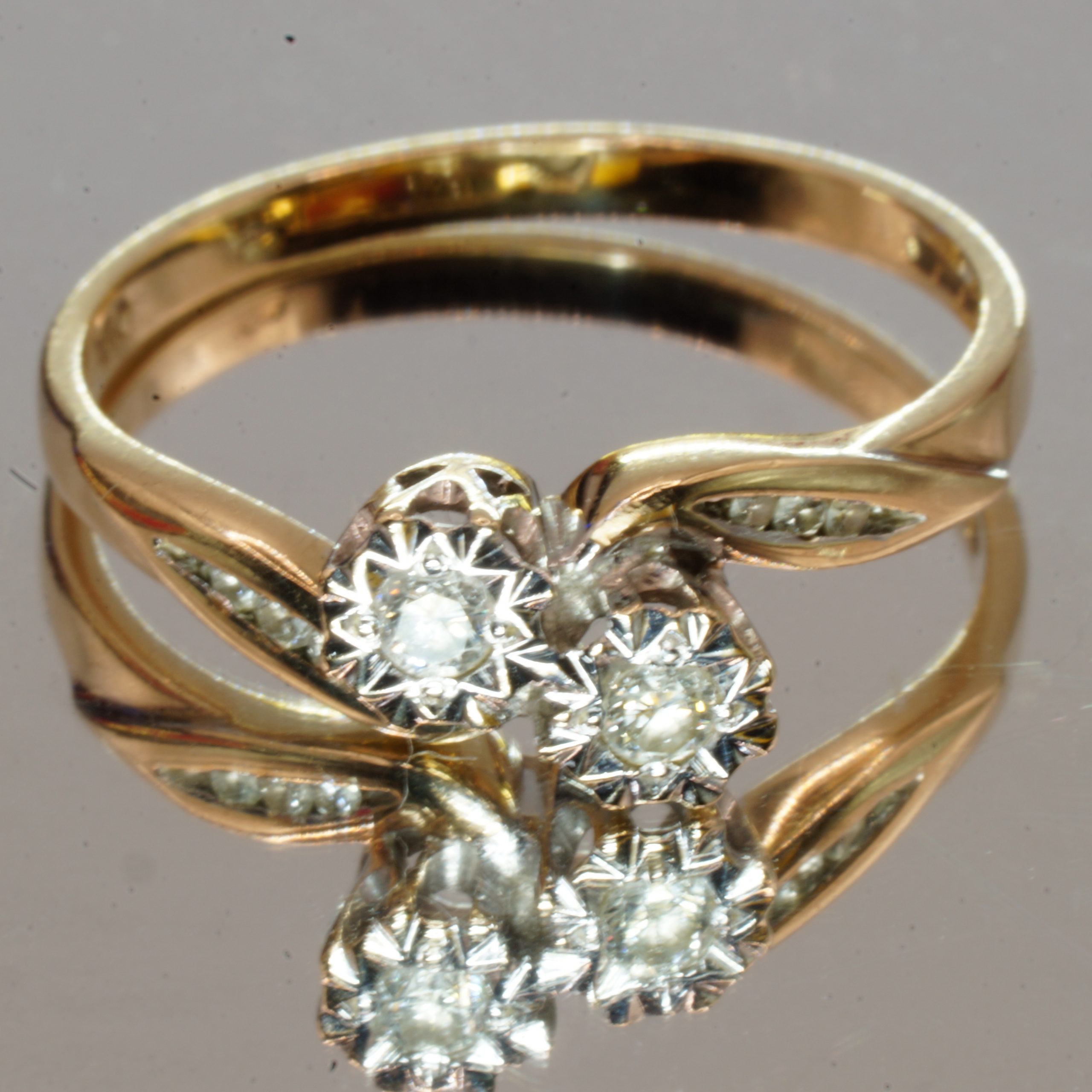 18ct Gold Diamond Crossover Ring Hallmark UK Size P Pre Owned