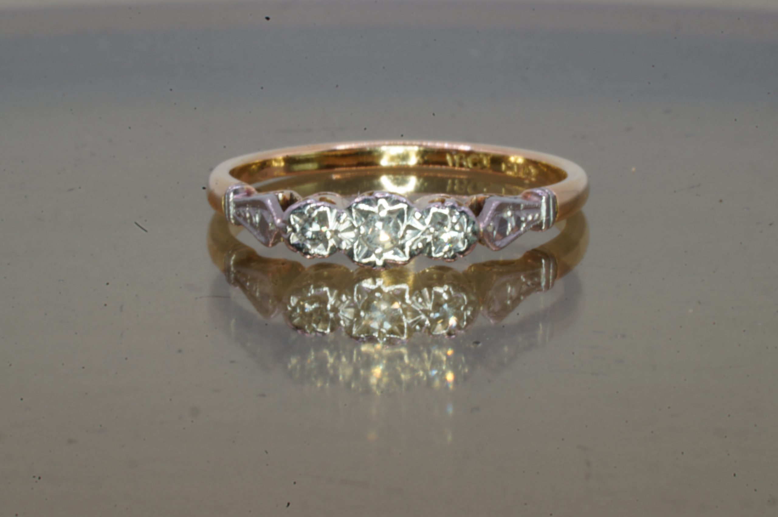 18ct Gold Diamond Platinum Classic Ring UK Size N Pre Owned - Image 2