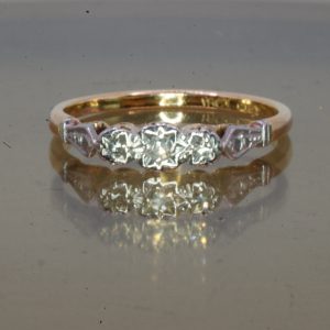 18ct Gold Diamond Platinum Classic Ring UK Size N Pre Owned