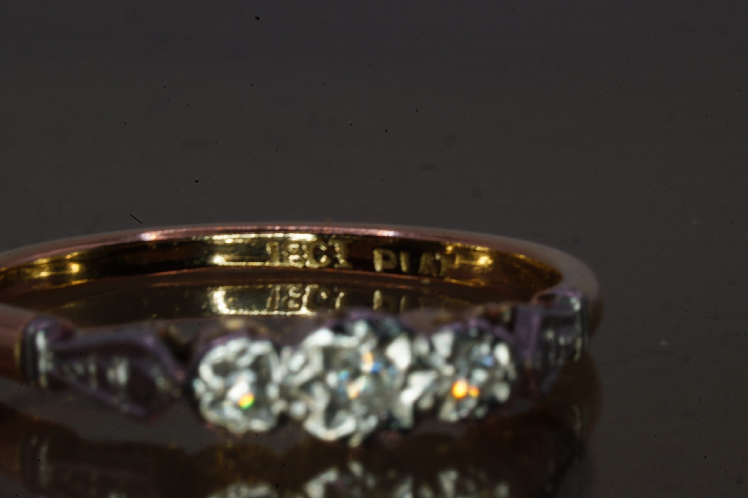 18ct Gold Diamond Platinum Classic Ring UK Size N Pre Owned - Image 3
