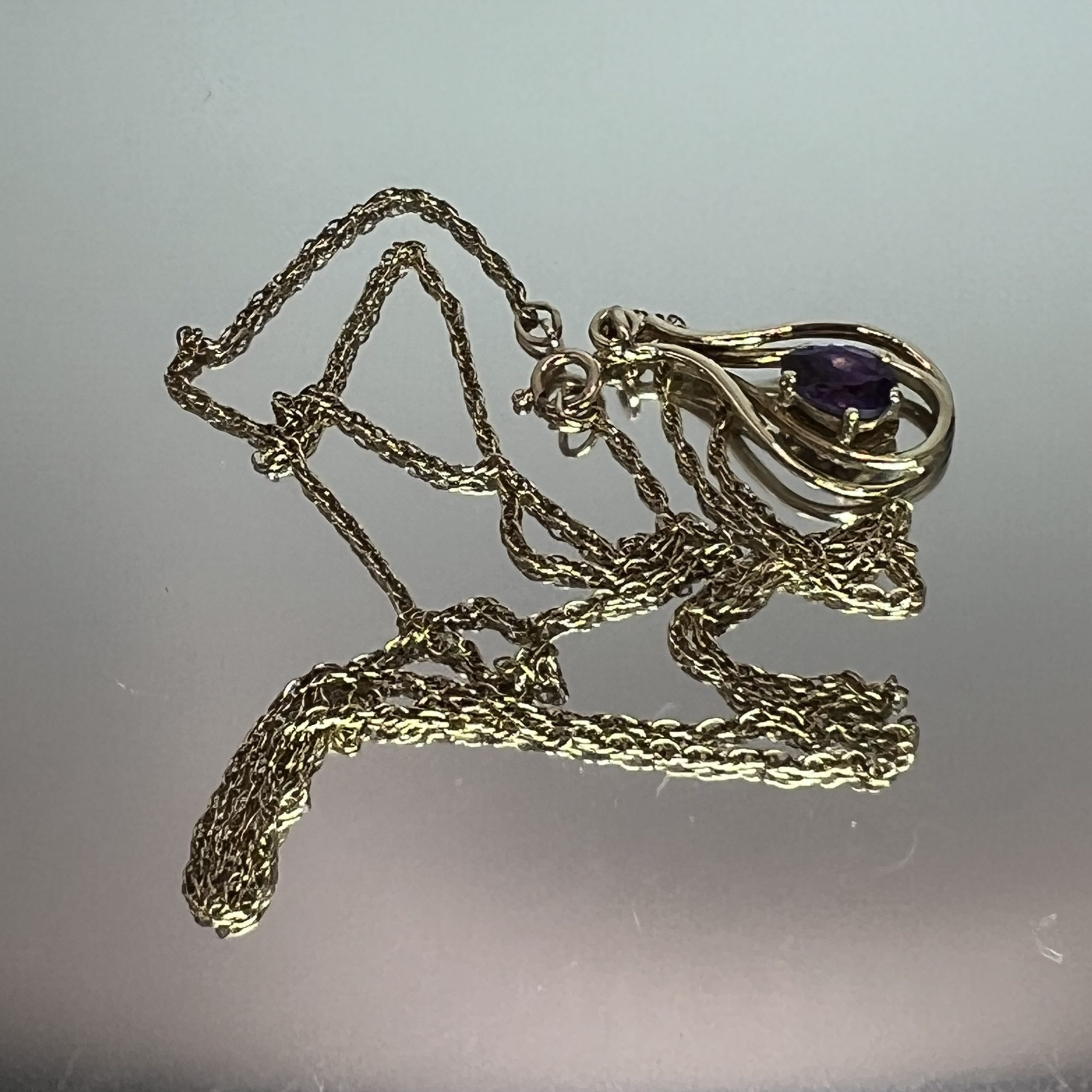 9ct Gold 18 Inch Light Chain Necklace Pendant Hallmark Pre Owned